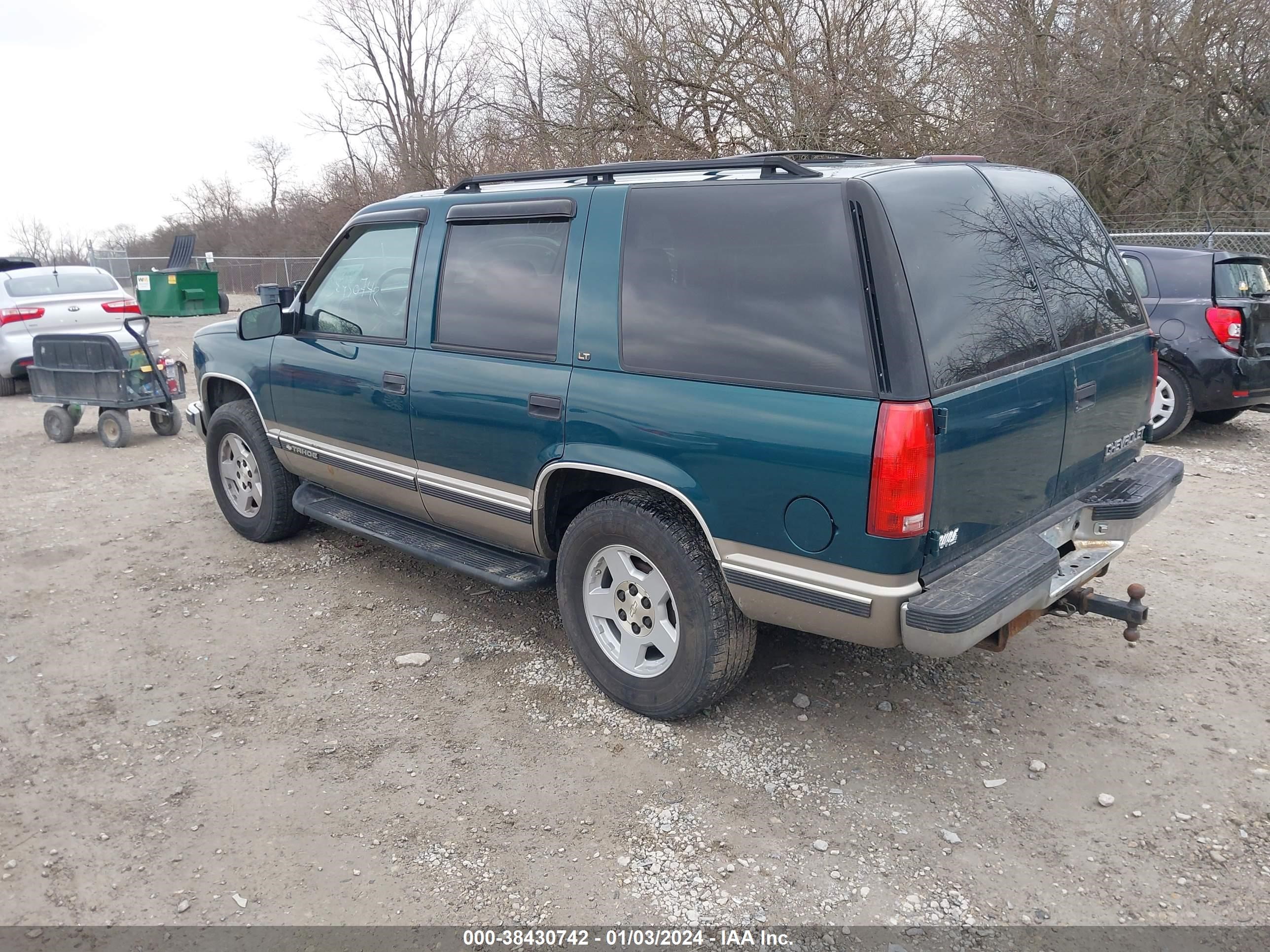 Photo 2 VIN: 1GNEK13R3XJ309649 - CHEVROLET TAHOE 