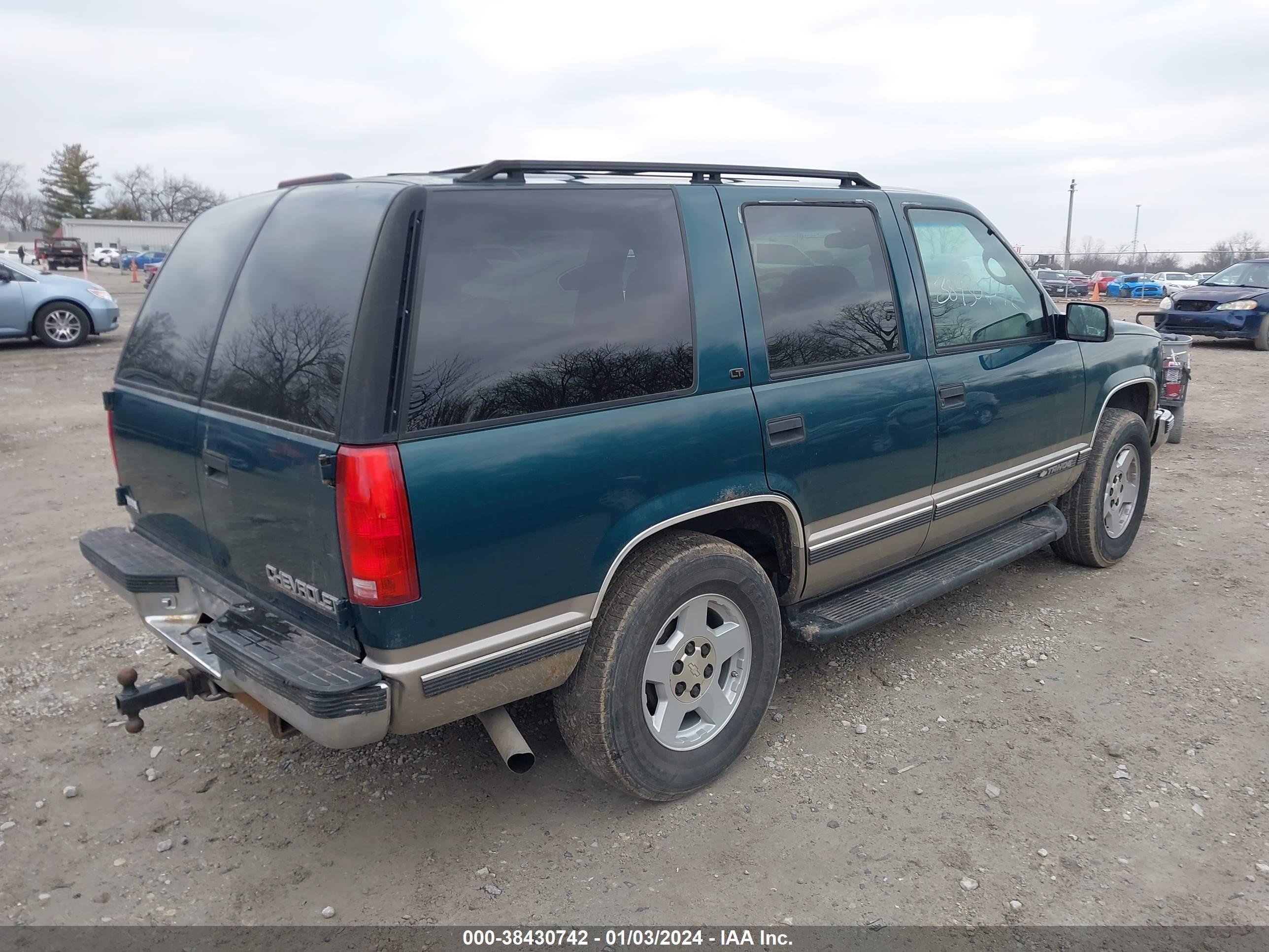 Photo 3 VIN: 1GNEK13R3XJ309649 - CHEVROLET TAHOE 