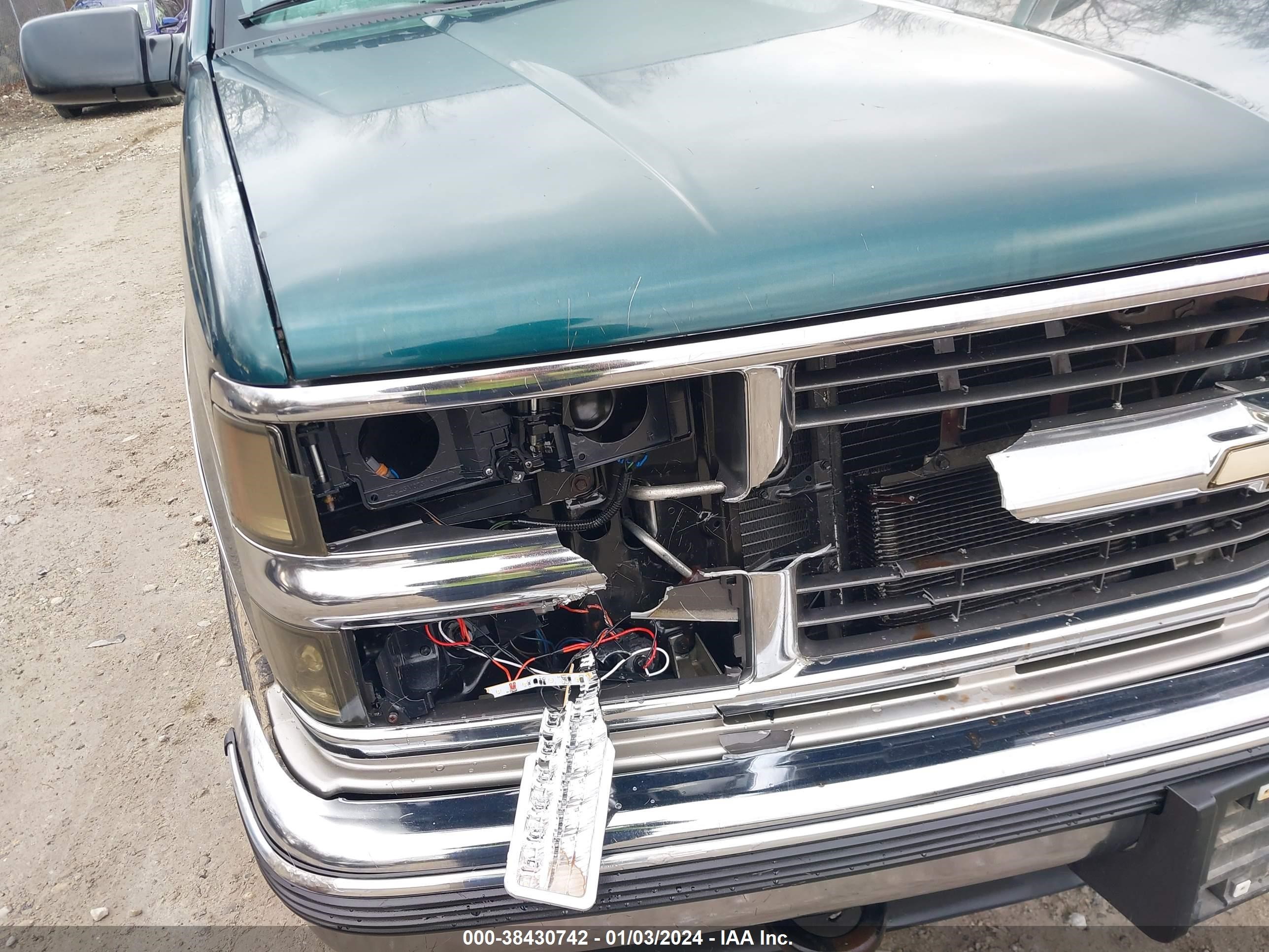 Photo 5 VIN: 1GNEK13R3XJ309649 - CHEVROLET TAHOE 