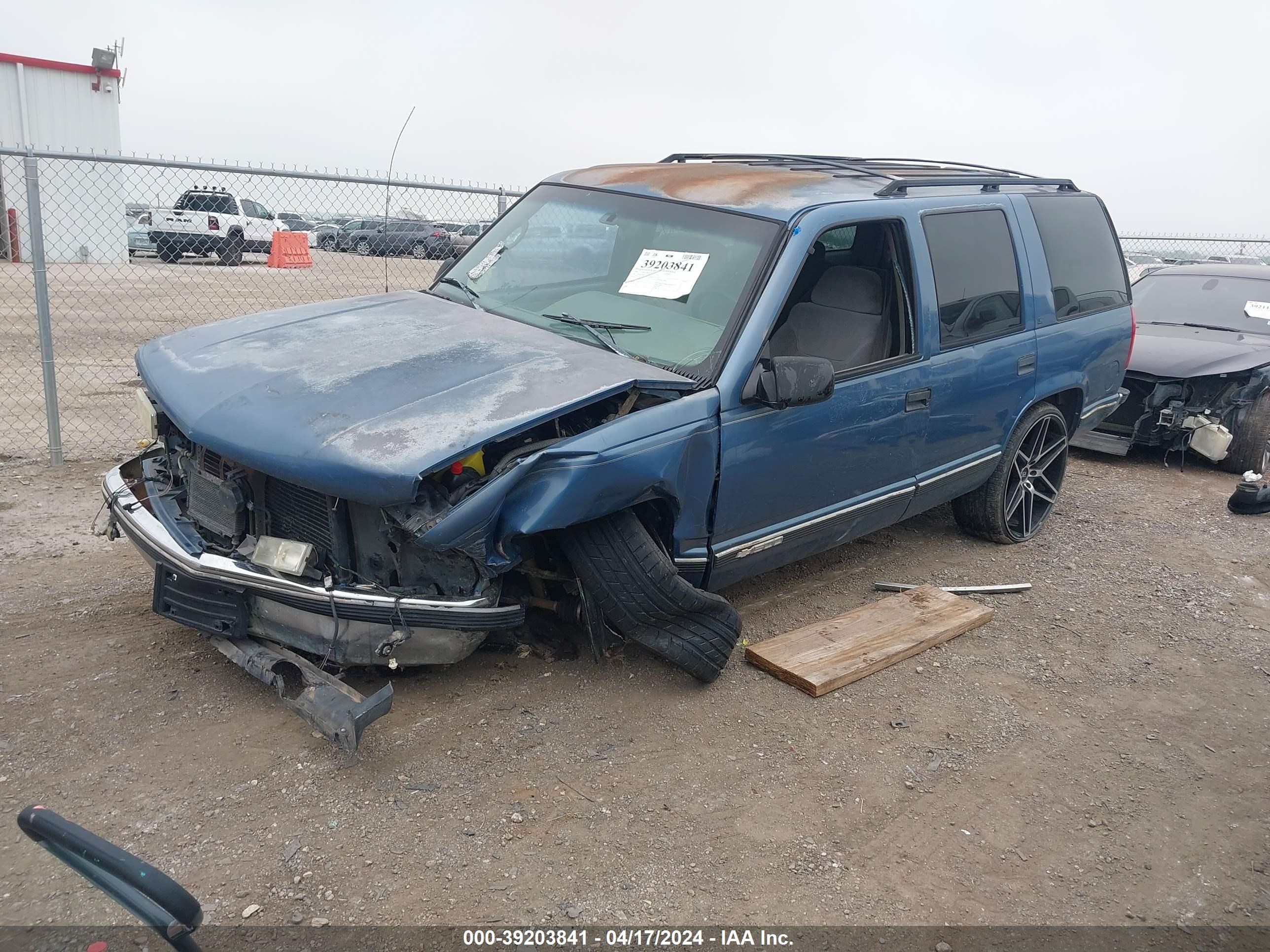 Photo 1 VIN: 1GNEK13R4TJ389814 - CHEVROLET TAHOE 