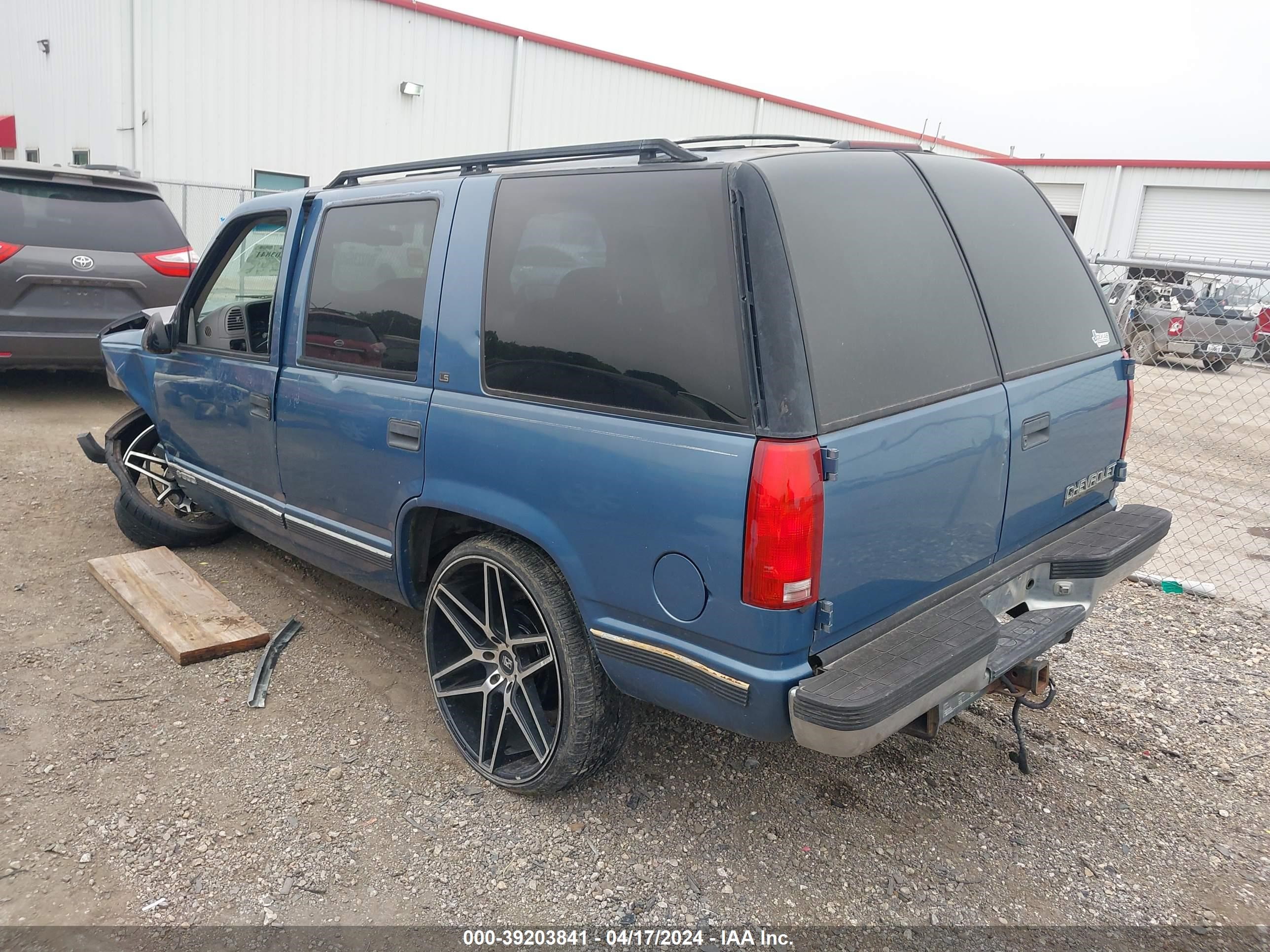 Photo 2 VIN: 1GNEK13R4TJ389814 - CHEVROLET TAHOE 