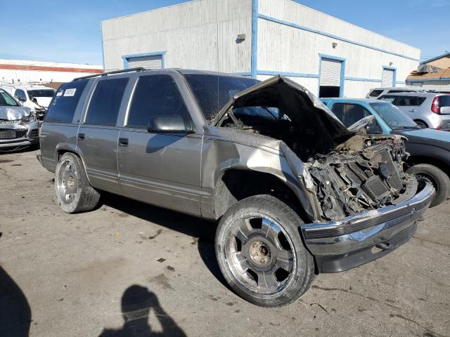 Photo 3 VIN: 1GNEK13R4XJ300507 - CHEVROLET TAHOE 