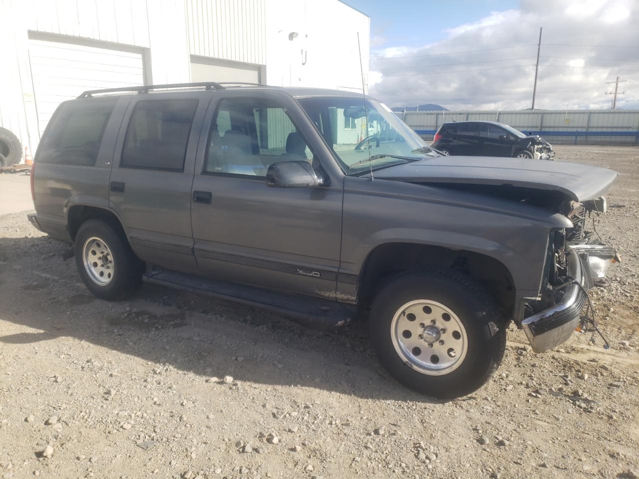 Photo 3 VIN: 1GNEK13R5VJ386147 - CHEVROLET TAHOE 