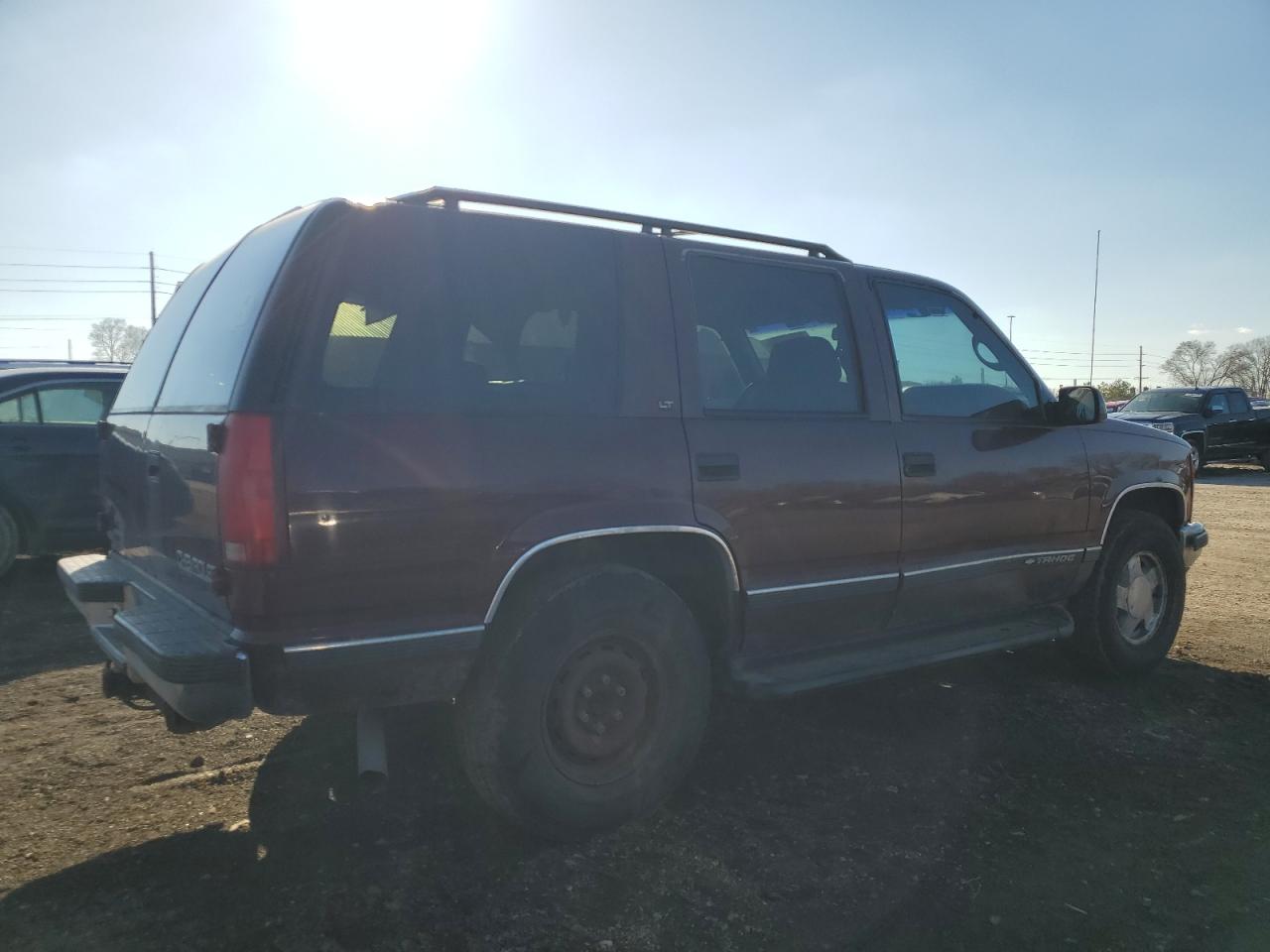 Photo 2 VIN: 1GNEK13R5WJ333868 - CHEVROLET TAHOE 