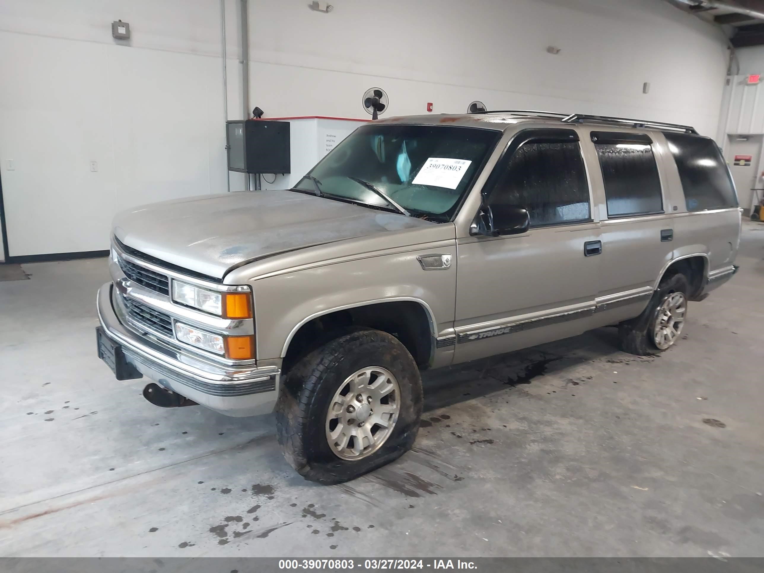 Photo 1 VIN: 1GNEK13R5XJ466969 - CHEVROLET TAHOE 