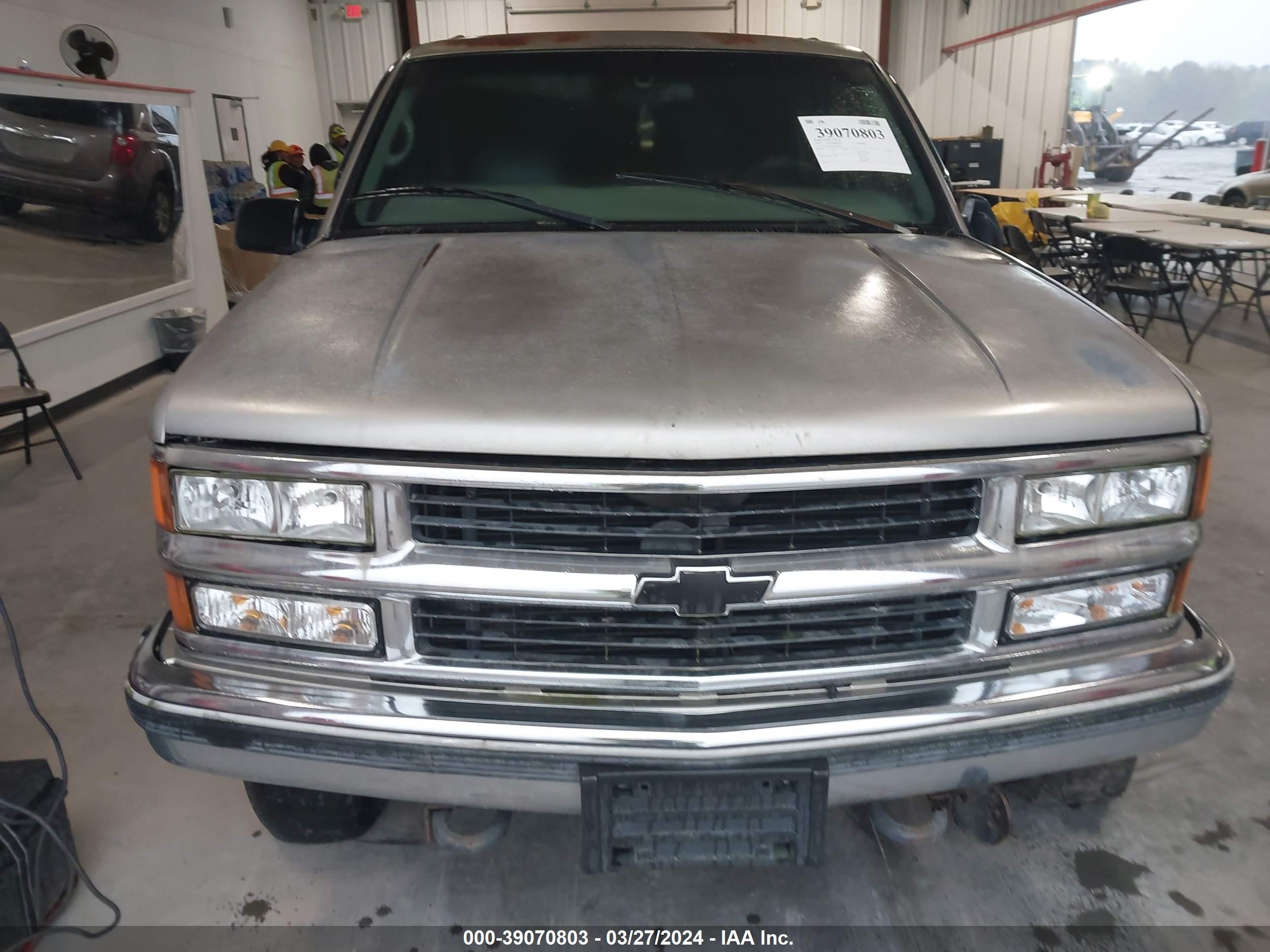 Photo 5 VIN: 1GNEK13R5XJ466969 - CHEVROLET TAHOE 