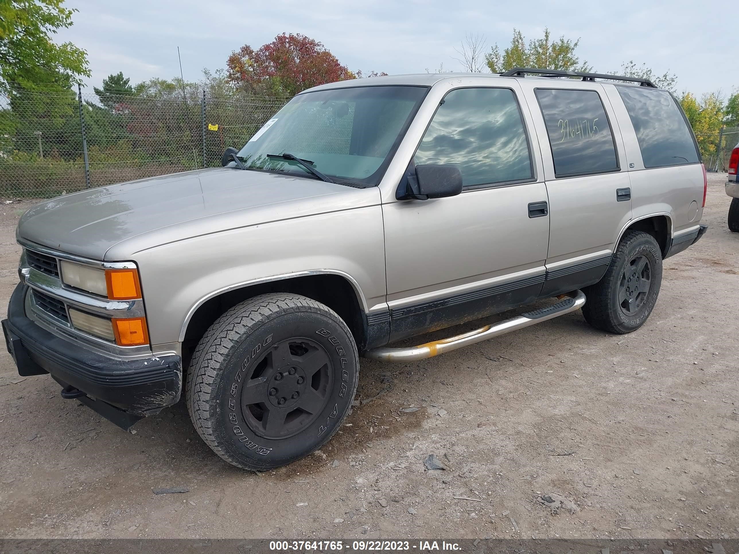 Photo 1 VIN: 1GNEK13R5XJ508170 - CHEVROLET TAHOE 