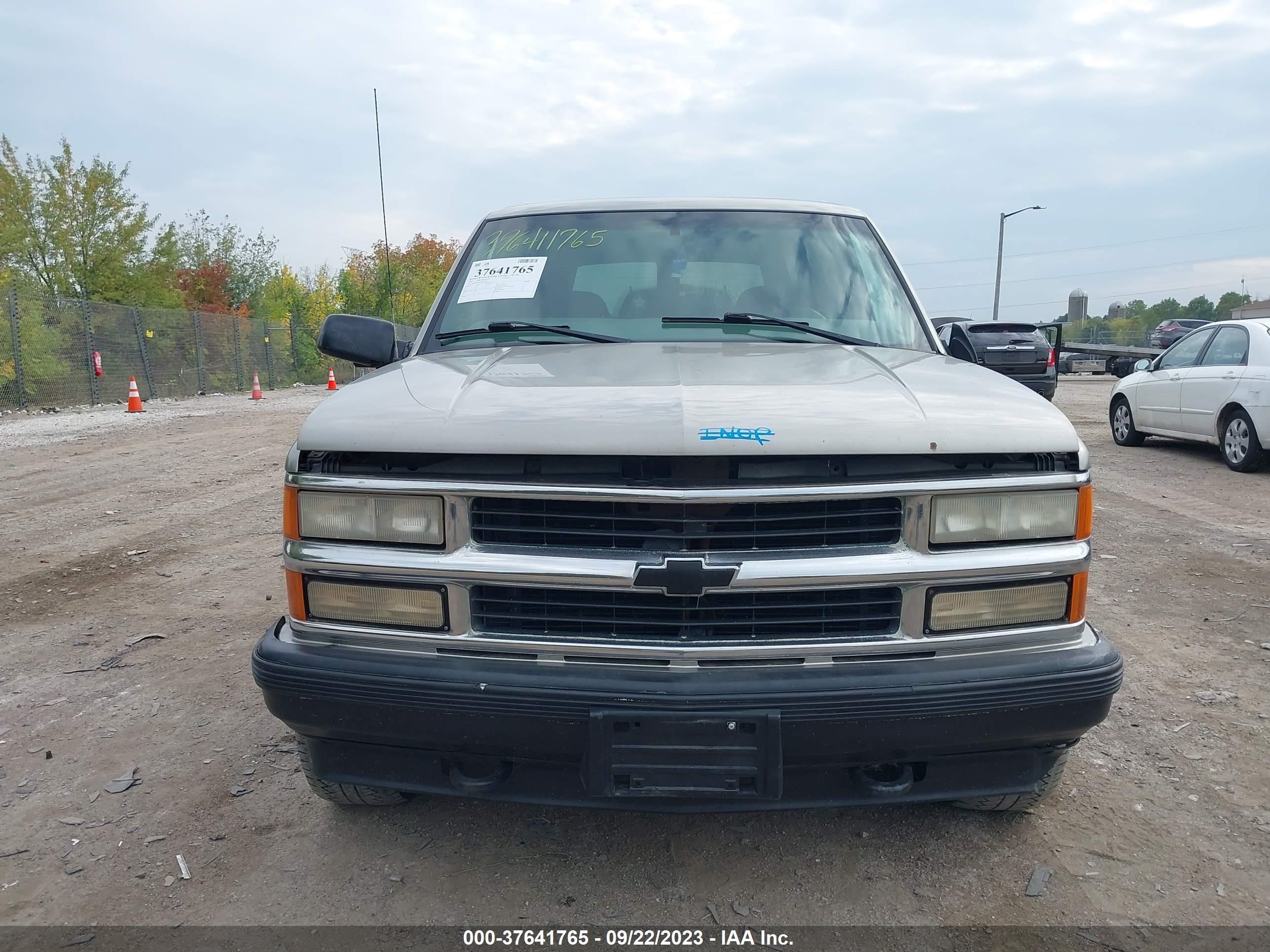 Photo 5 VIN: 1GNEK13R5XJ508170 - CHEVROLET TAHOE 