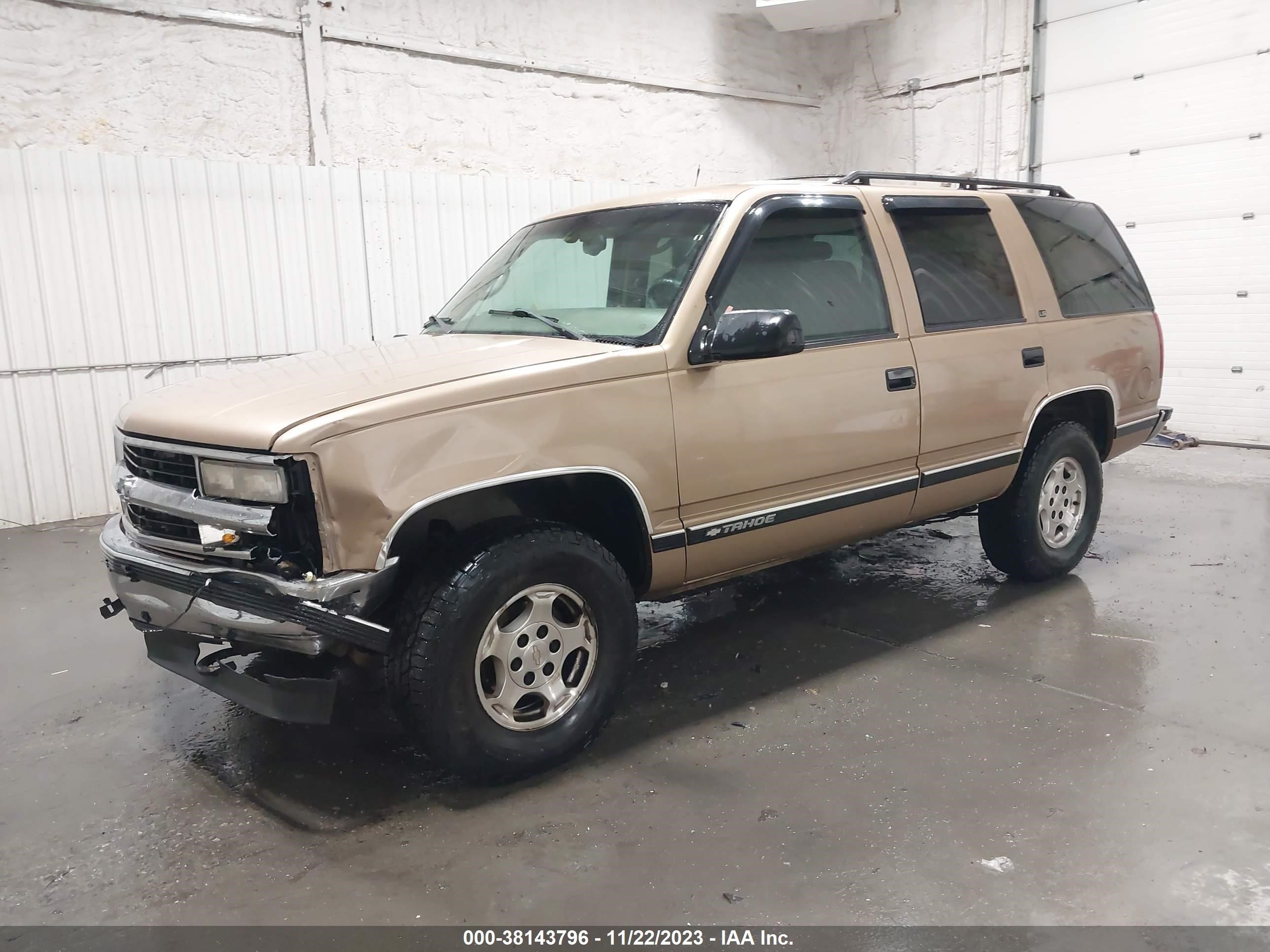 Photo 1 VIN: 1GNEK13R5XJ545512 - CHEVROLET TAHOE 