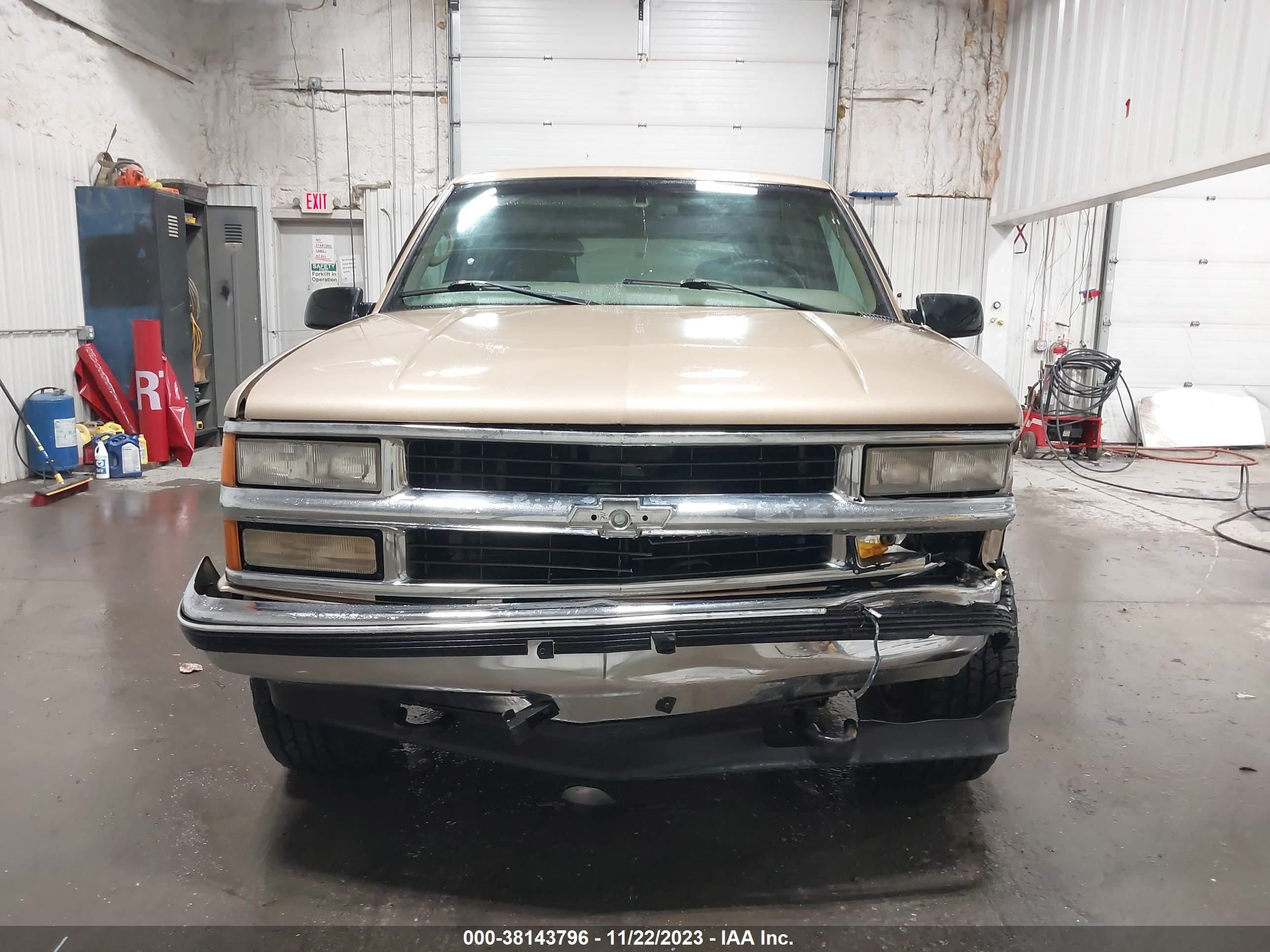 Photo 11 VIN: 1GNEK13R5XJ545512 - CHEVROLET TAHOE 