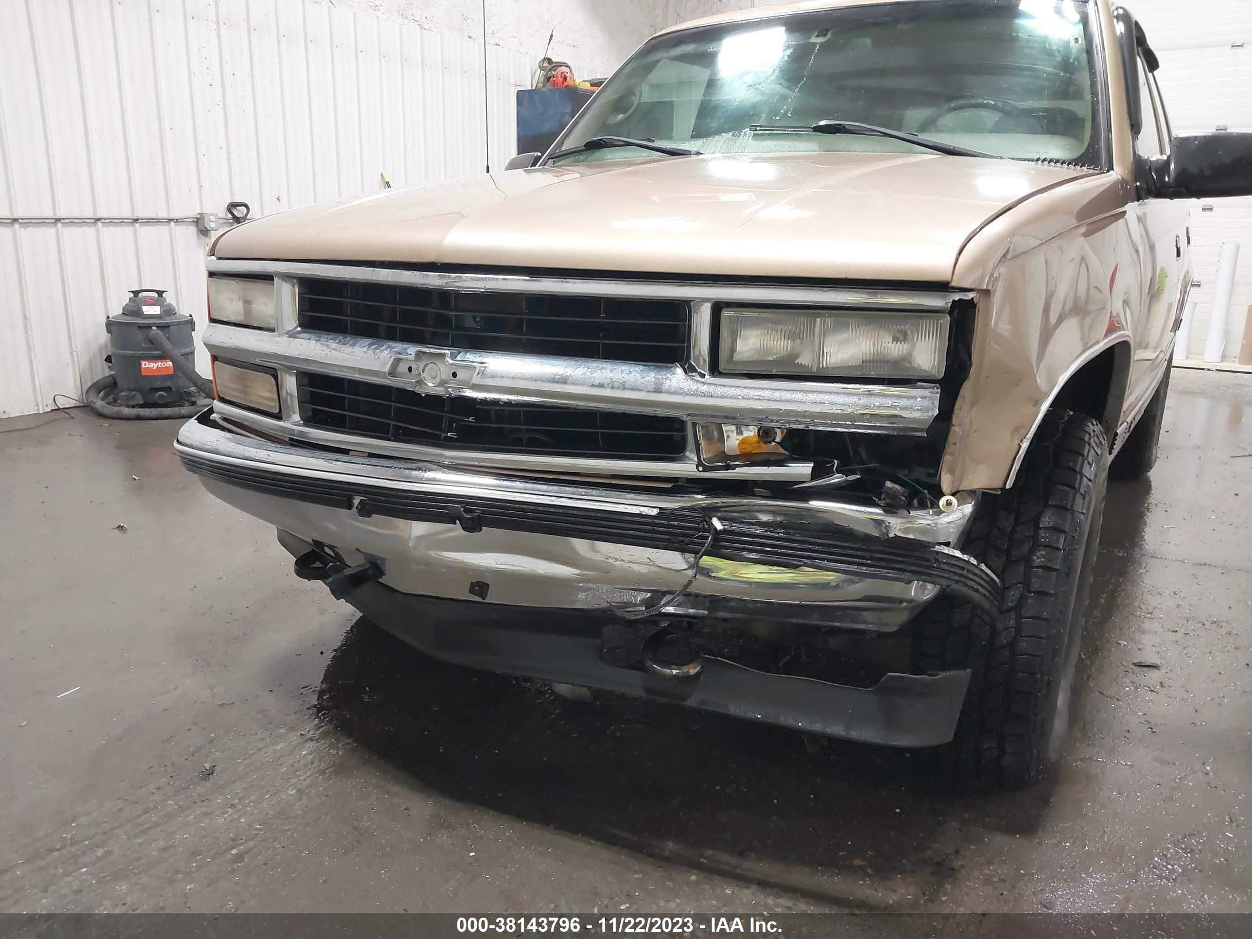 Photo 5 VIN: 1GNEK13R5XJ545512 - CHEVROLET TAHOE 