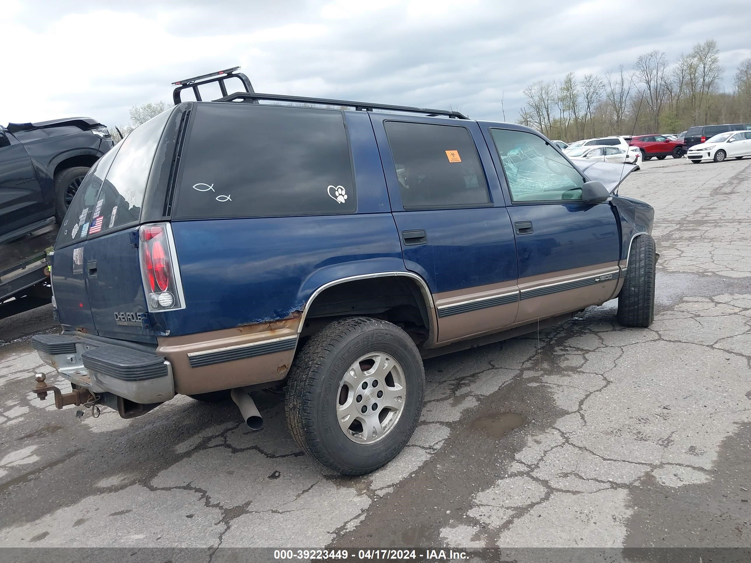 Photo 3 VIN: 1GNEK13R6TJ338069 - CHEVROLET TAHOE 