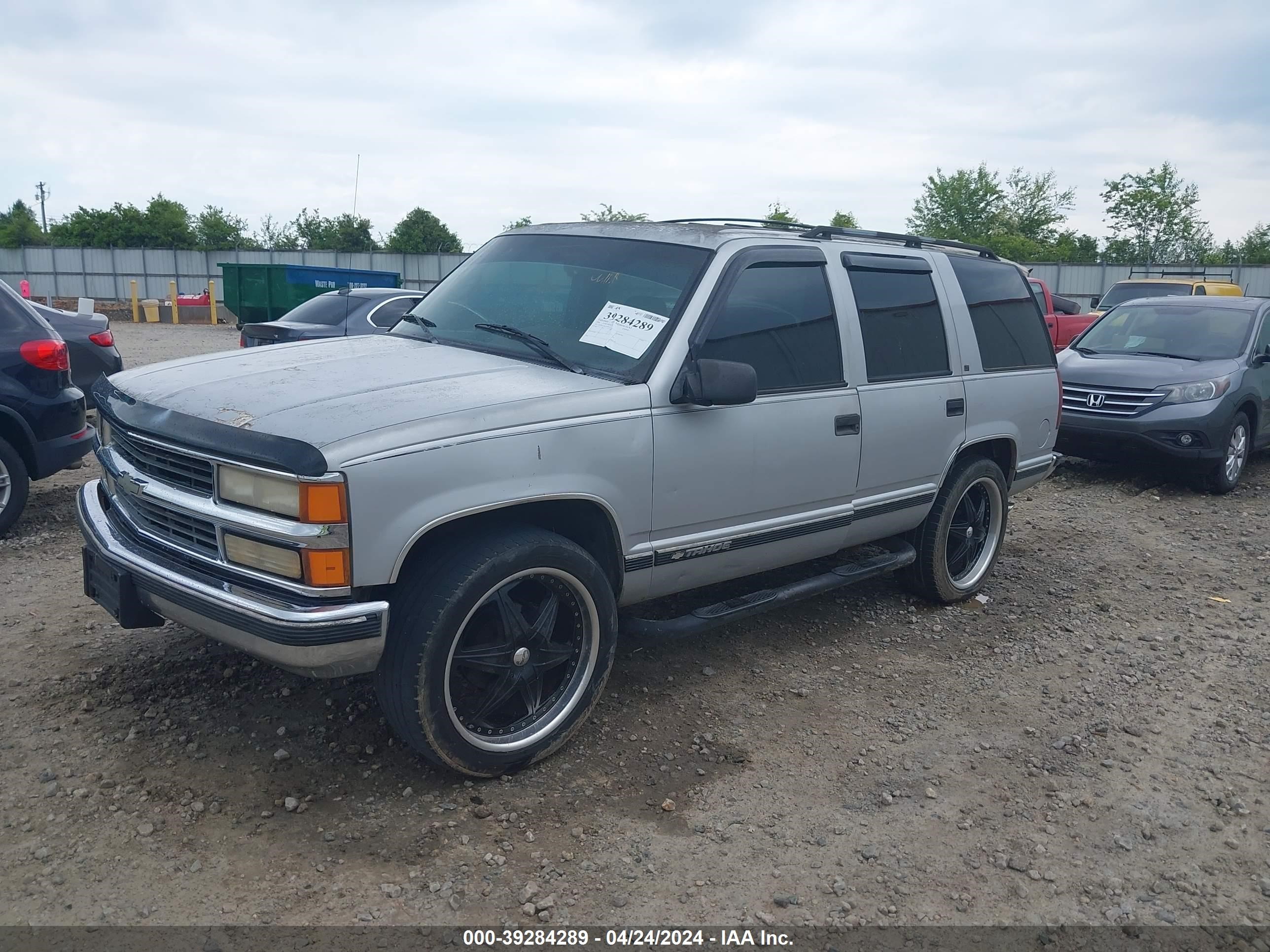 Photo 1 VIN: 1GNEK13R6TJ346771 - CHEVROLET TAHOE 