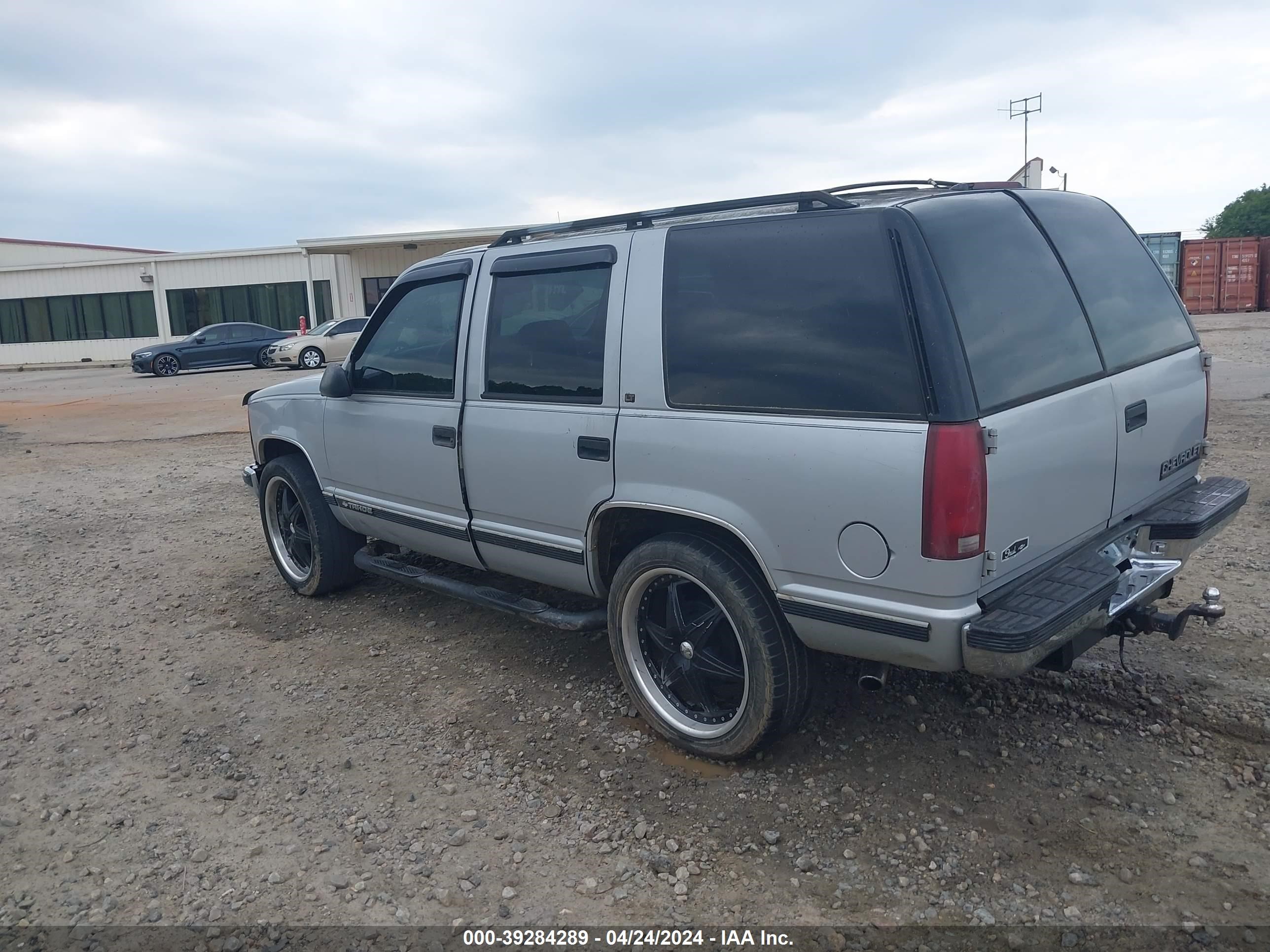 Photo 2 VIN: 1GNEK13R6TJ346771 - CHEVROLET TAHOE 