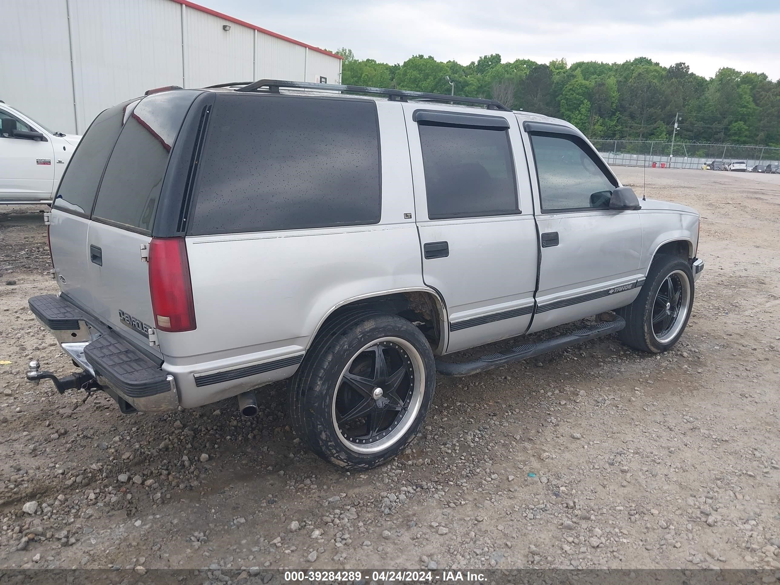 Photo 3 VIN: 1GNEK13R6TJ346771 - CHEVROLET TAHOE 