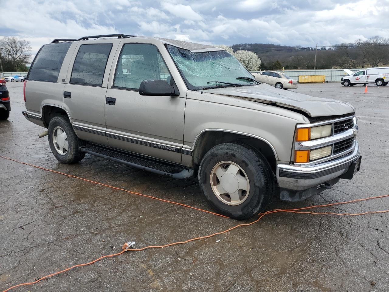 Photo 3 VIN: 1GNEK13R6XJ394454 - CHEVROLET TAHOE 