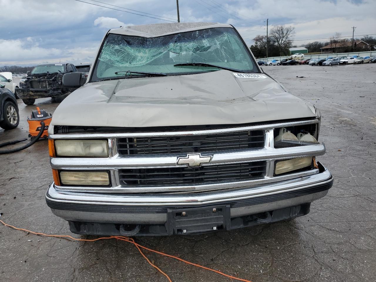 Photo 4 VIN: 1GNEK13R6XJ394454 - CHEVROLET TAHOE 