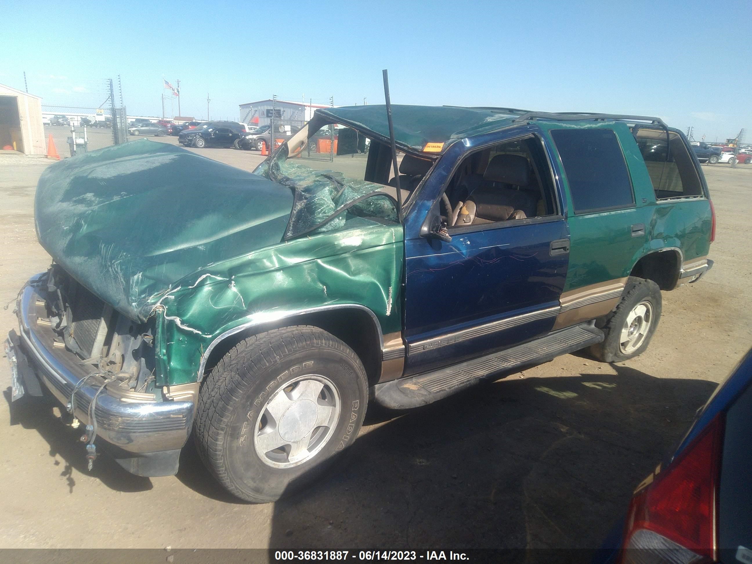 Photo 1 VIN: 1GNEK13R6XJ396317 - CHEVROLET TAHOE 