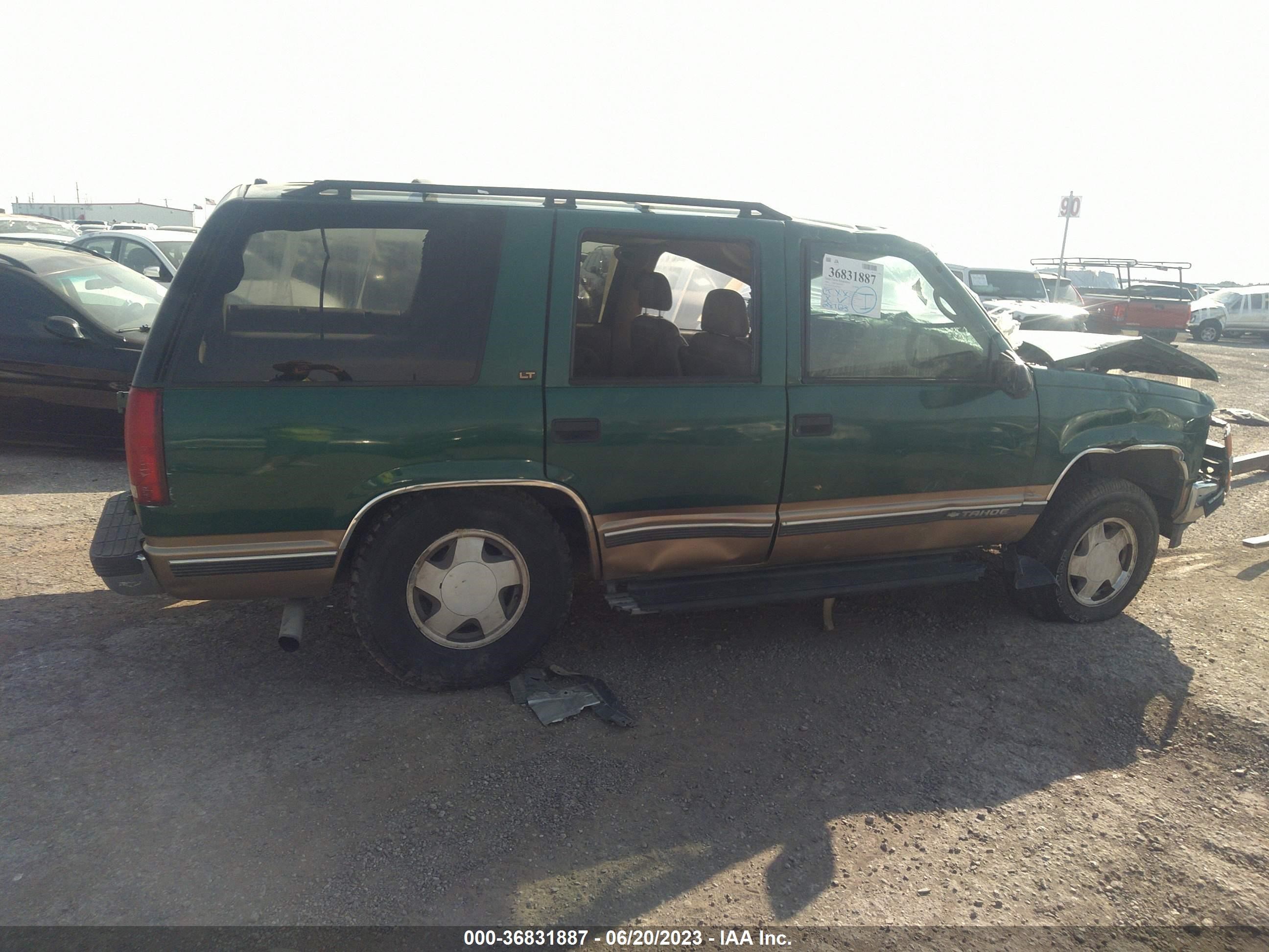 Photo 12 VIN: 1GNEK13R6XJ396317 - CHEVROLET TAHOE 