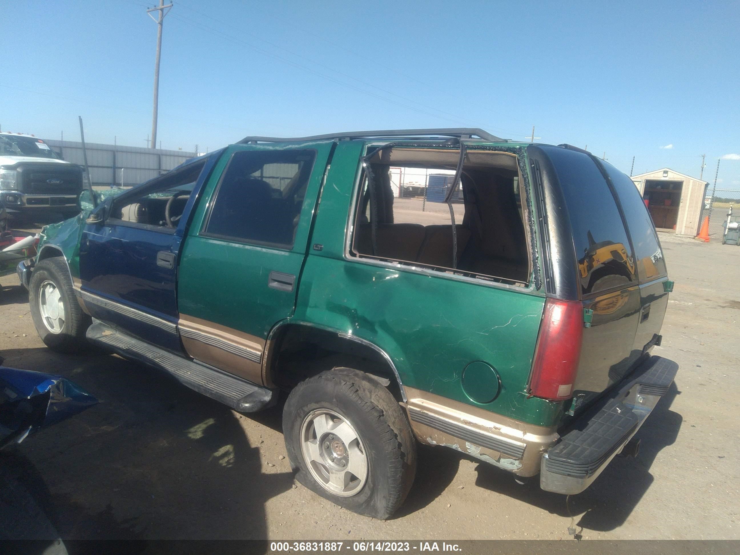 Photo 13 VIN: 1GNEK13R6XJ396317 - CHEVROLET TAHOE 