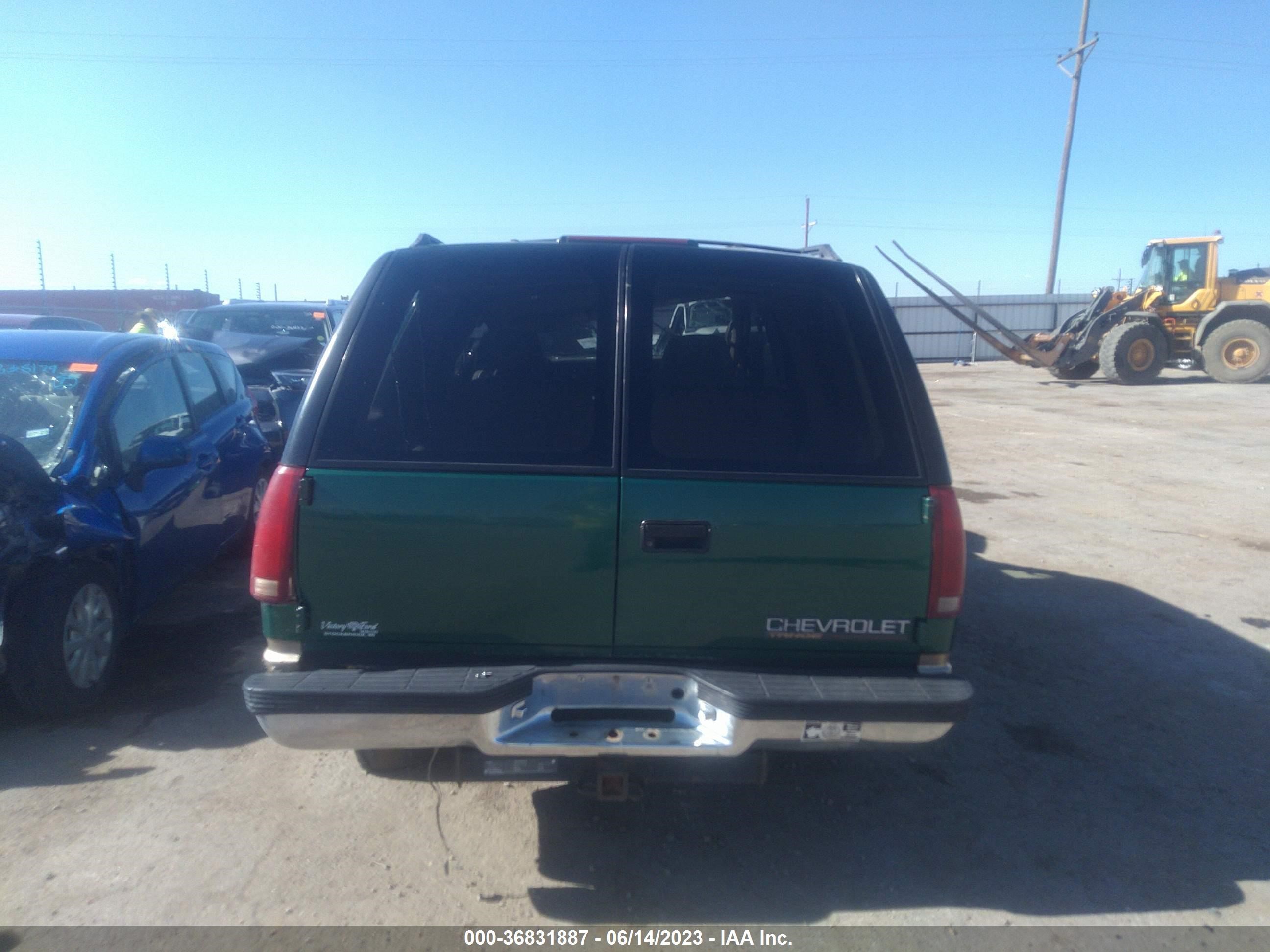 Photo 15 VIN: 1GNEK13R6XJ396317 - CHEVROLET TAHOE 