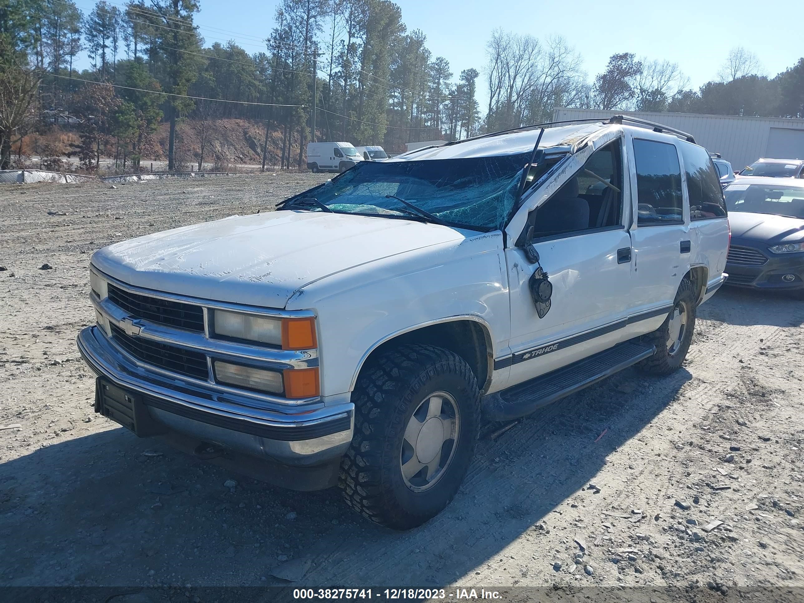 Photo 1 VIN: 1GNEK13R6XJ540934 - CHEVROLET TAHOE 