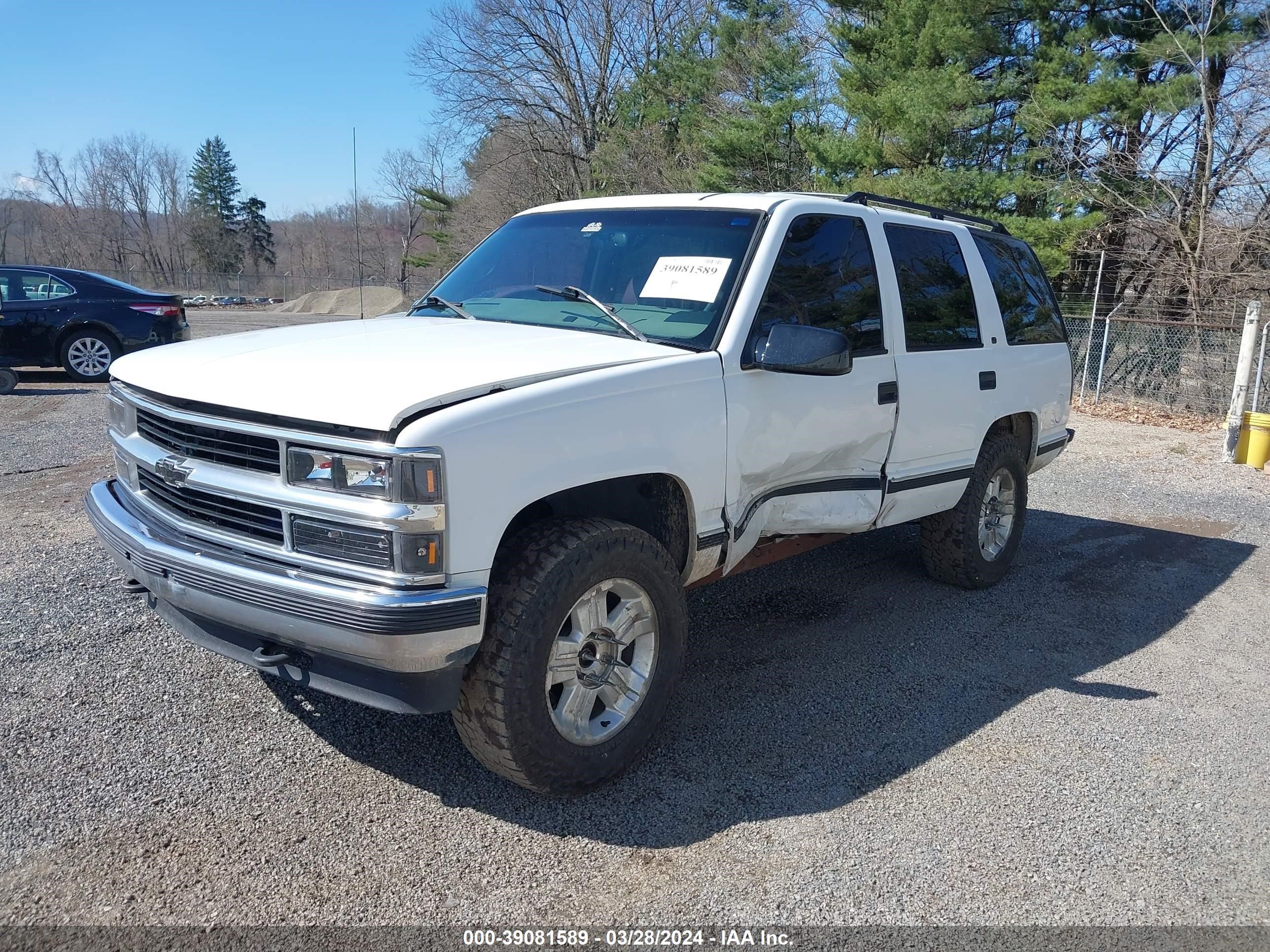 Photo 1 VIN: 1GNEK13R6XR148022 - CHEVROLET TAHOE 