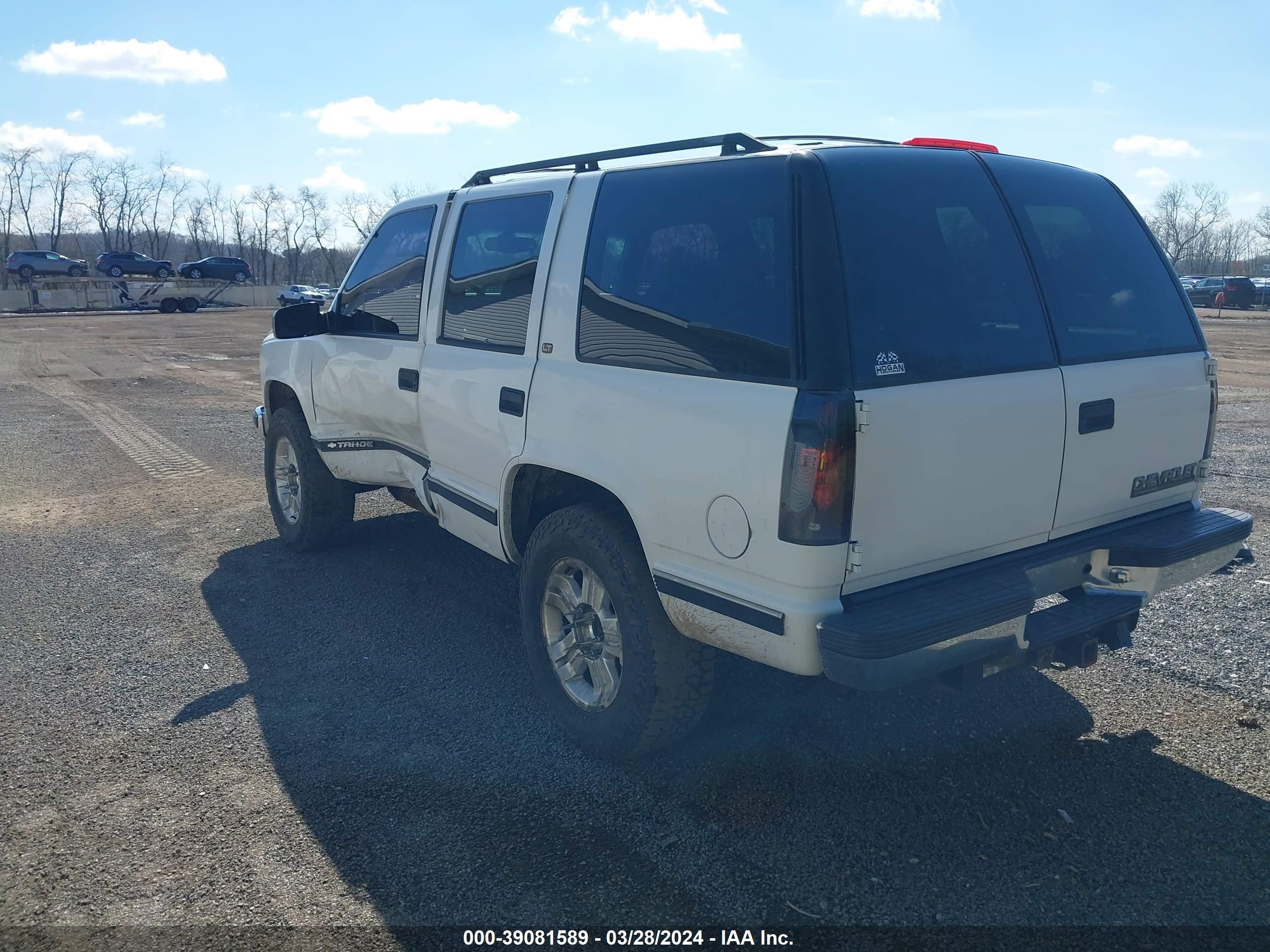 Photo 2 VIN: 1GNEK13R6XR148022 - CHEVROLET TAHOE 