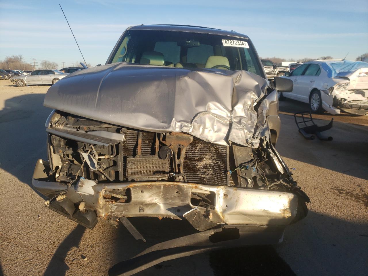 Photo 4 VIN: 1GNEK13R7YR155367 - CHEVROLET TAHOE 