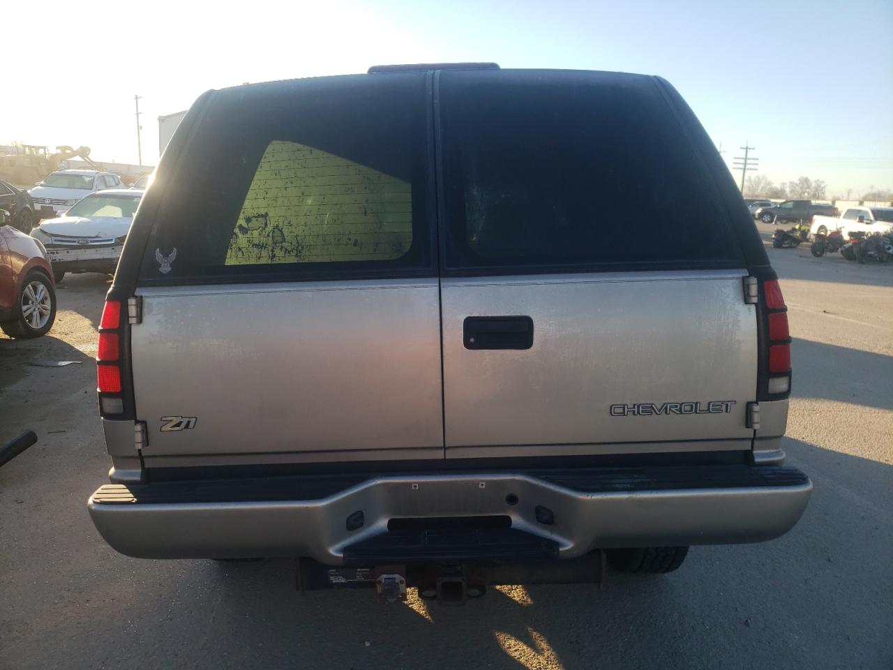 Photo 5 VIN: 1GNEK13R7YR155367 - CHEVROLET TAHOE 