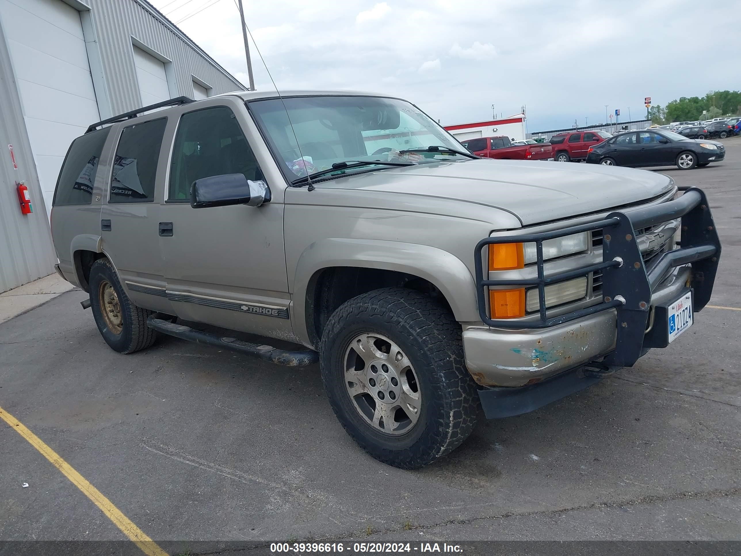 Photo 0 VIN: 1GNEK13R7YR156972 - CHEVROLET TAHOE 