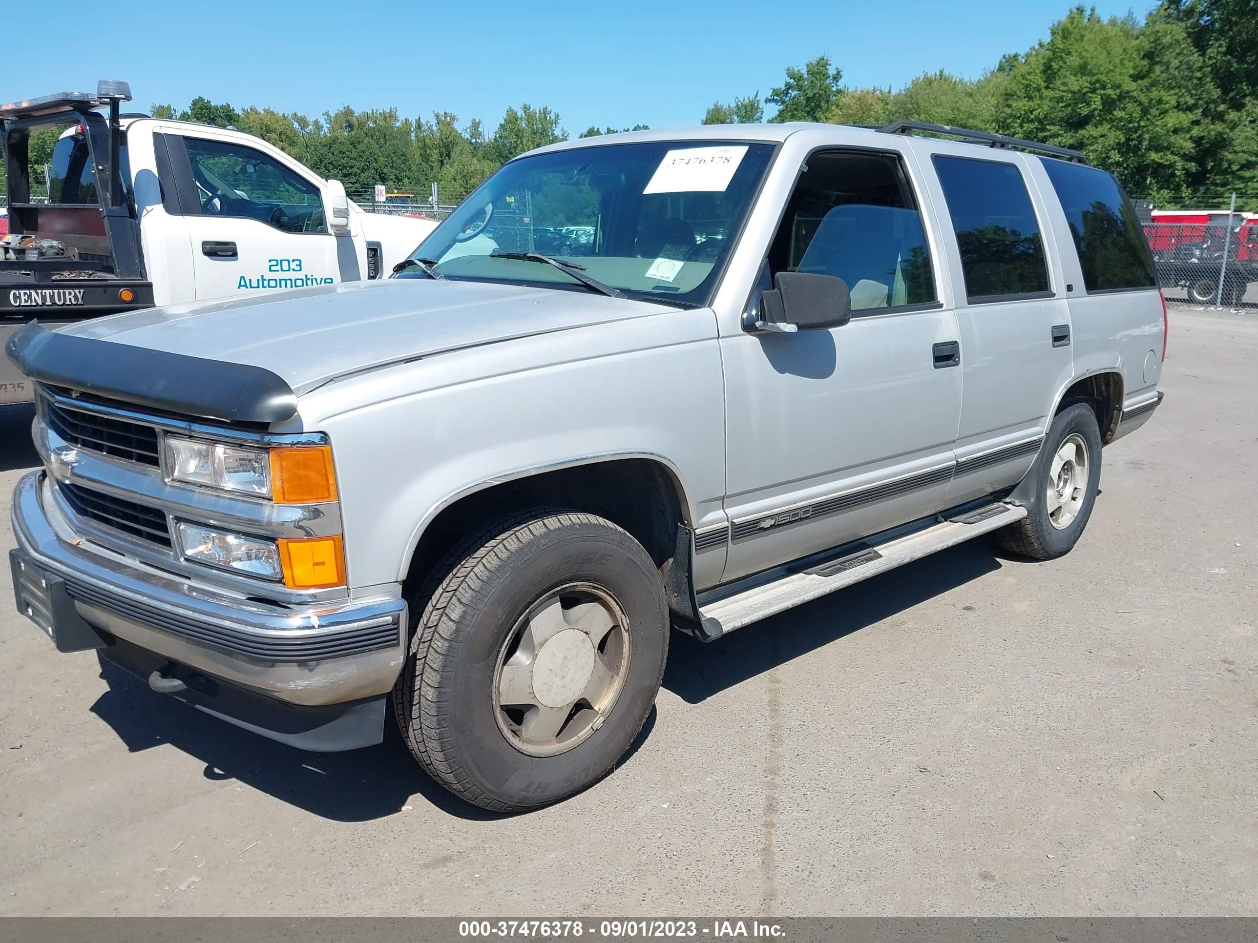 Photo 1 VIN: 1GNEK13R8VJ411445 - CHEVROLET TAHOE 