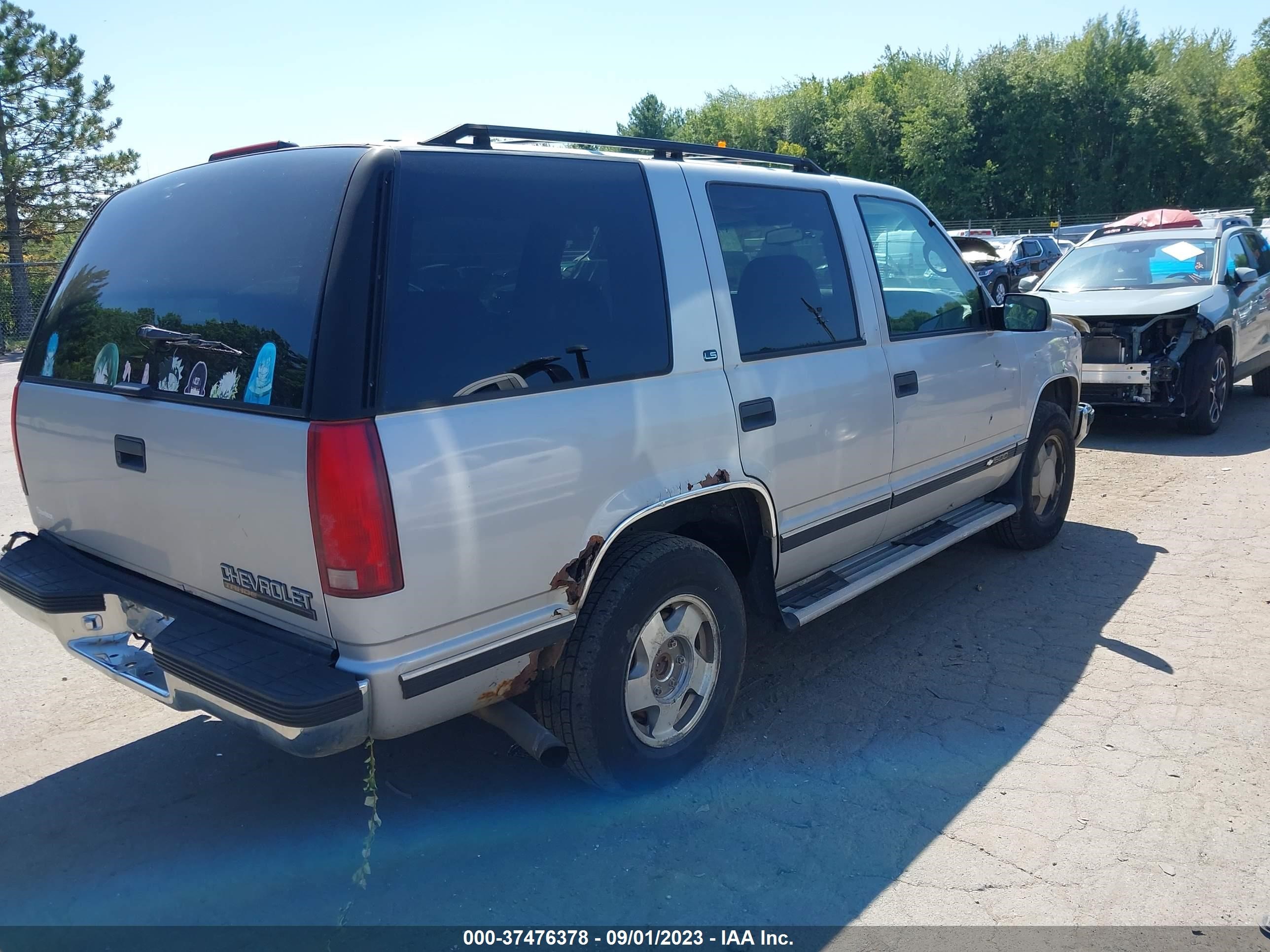 Photo 3 VIN: 1GNEK13R8VJ411445 - CHEVROLET TAHOE 