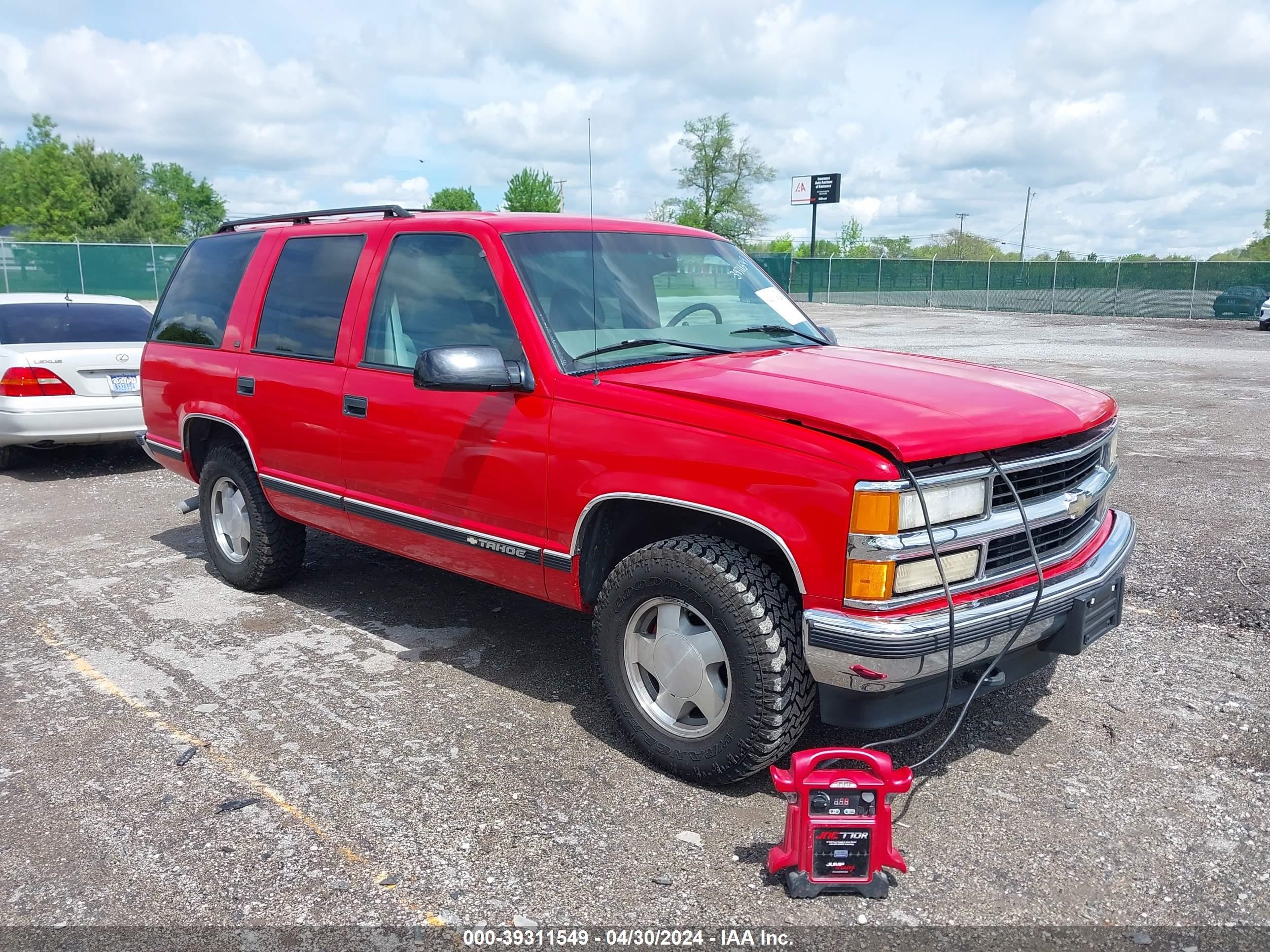 Photo 0 VIN: 1GNEK13R8XJ327029 - CHEVROLET TAHOE 