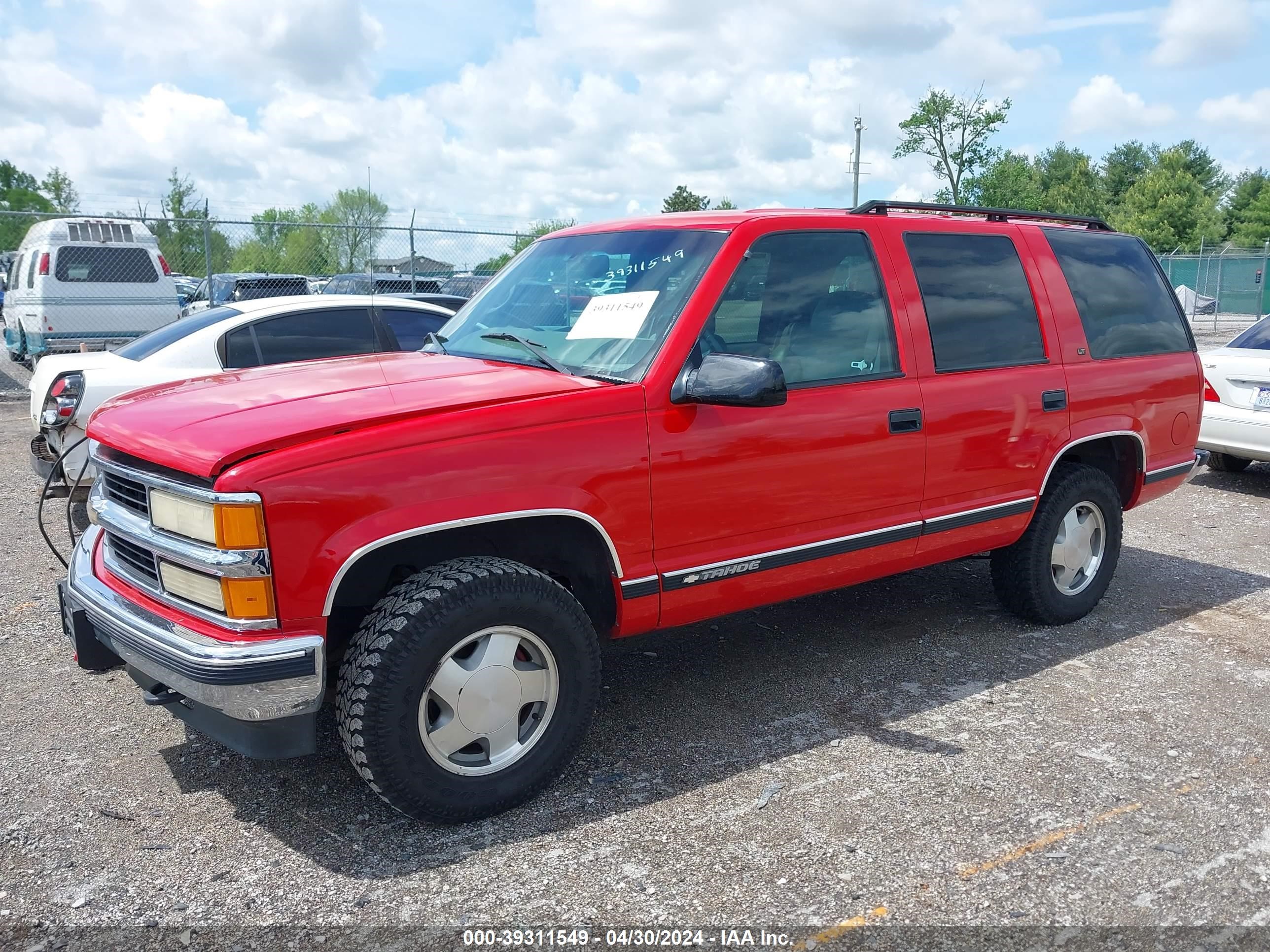 Photo 1 VIN: 1GNEK13R8XJ327029 - CHEVROLET TAHOE 