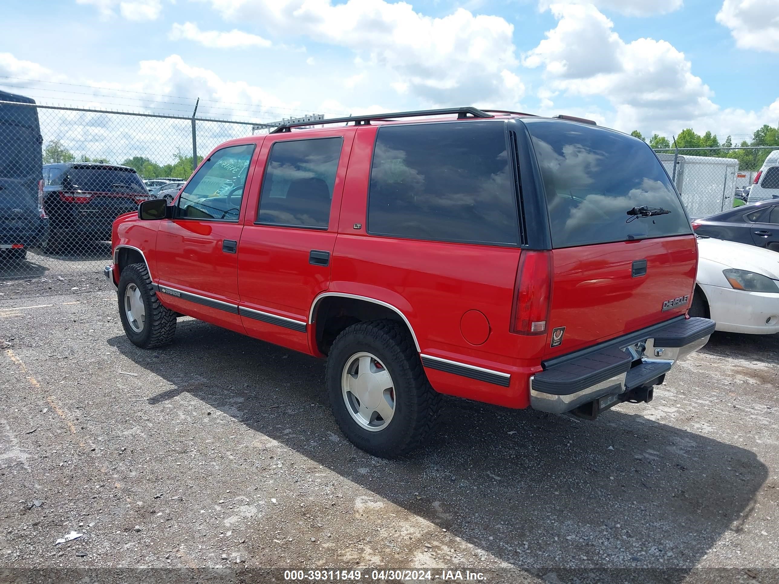 Photo 2 VIN: 1GNEK13R8XJ327029 - CHEVROLET TAHOE 