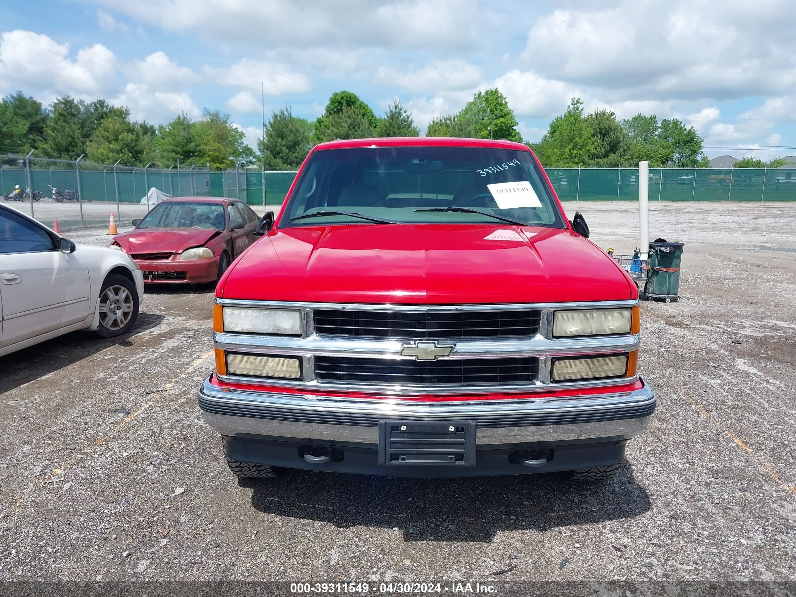 Photo 5 VIN: 1GNEK13R8XJ327029 - CHEVROLET TAHOE 