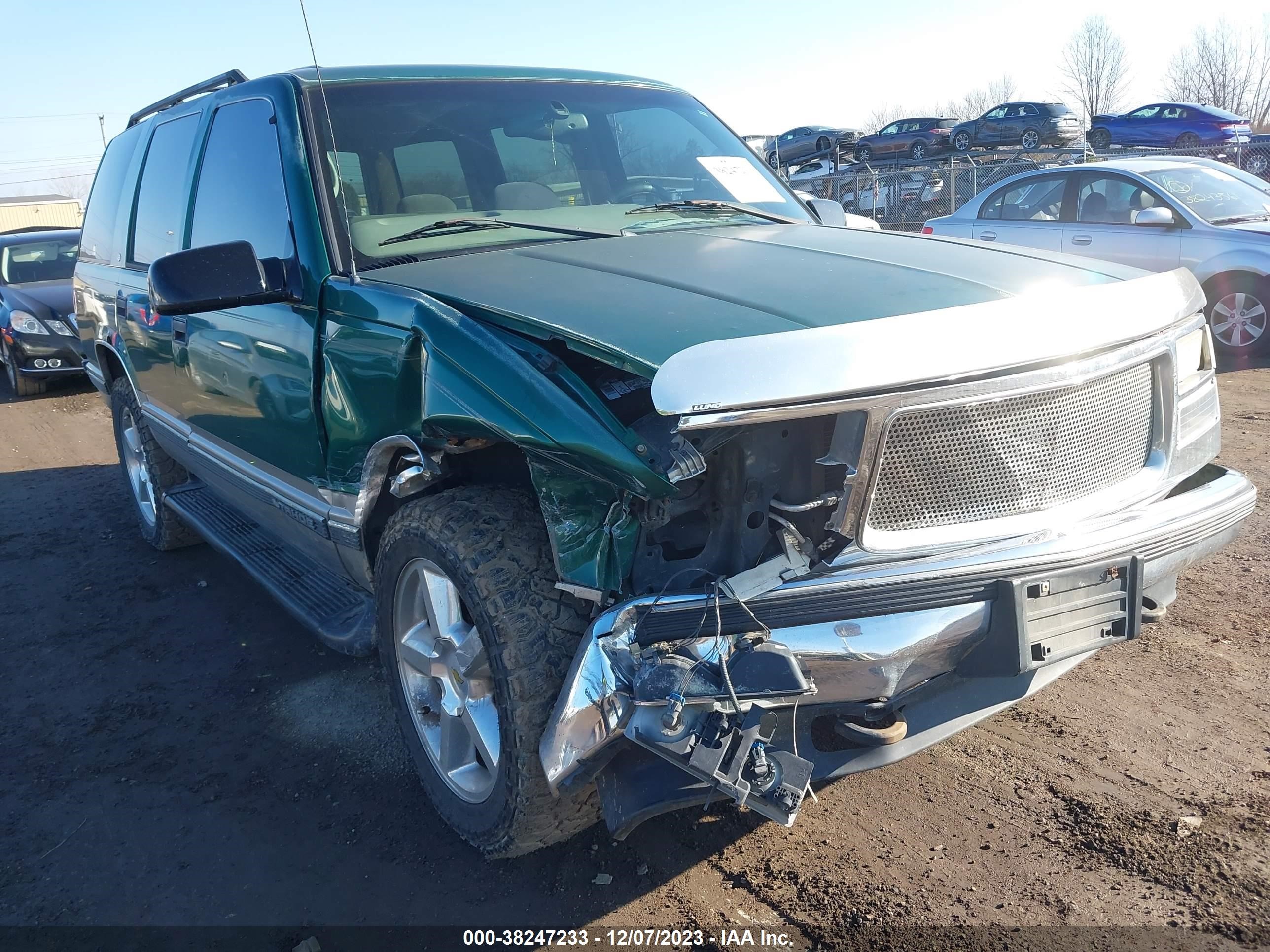 Photo 4 VIN: 1GNEK13R8XJ445842 - CHEVROLET TAHOE 