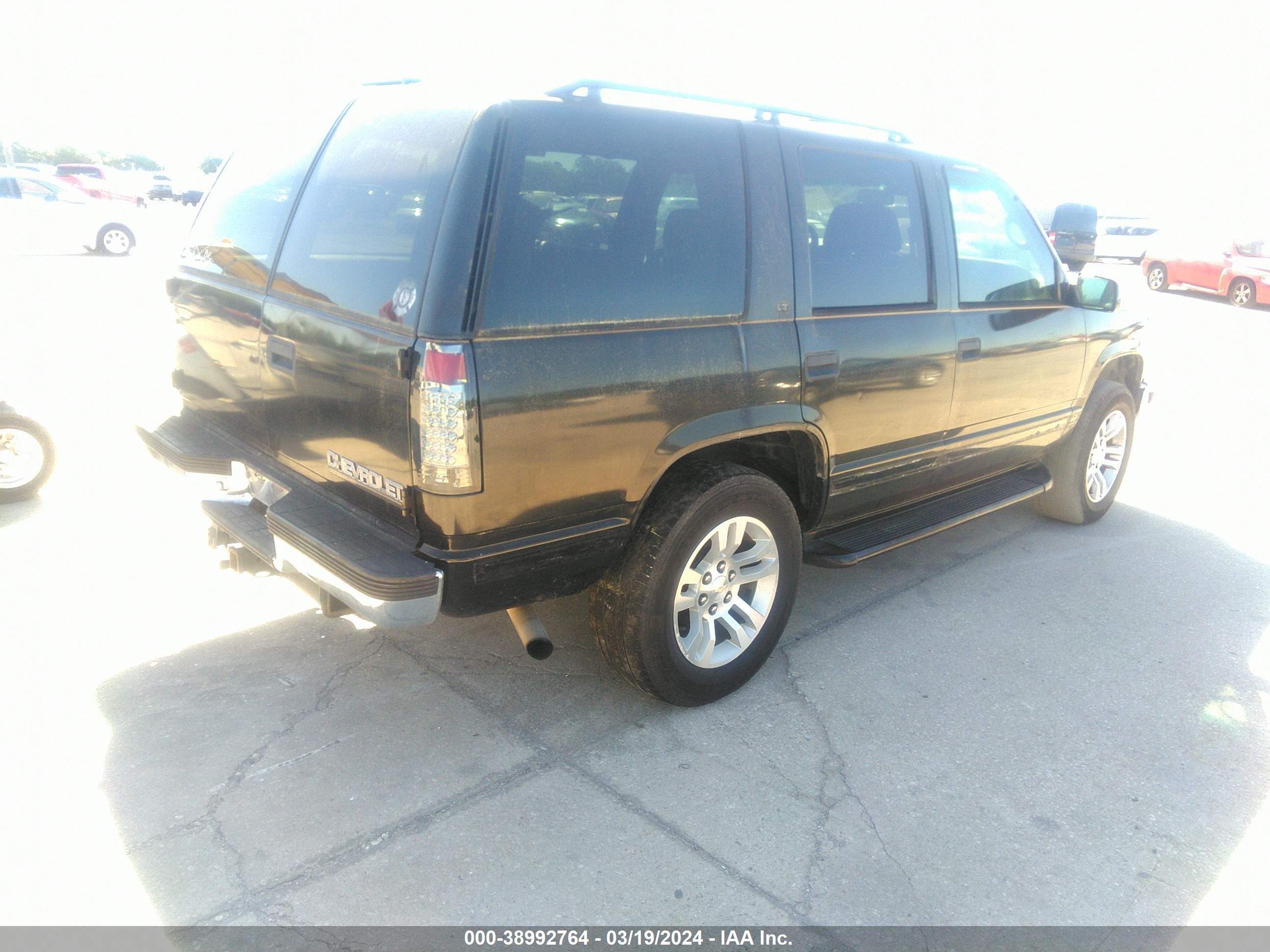 Photo 3 VIN: 1GNEK13R8XR100988 - CHEVROLET TAHOE 