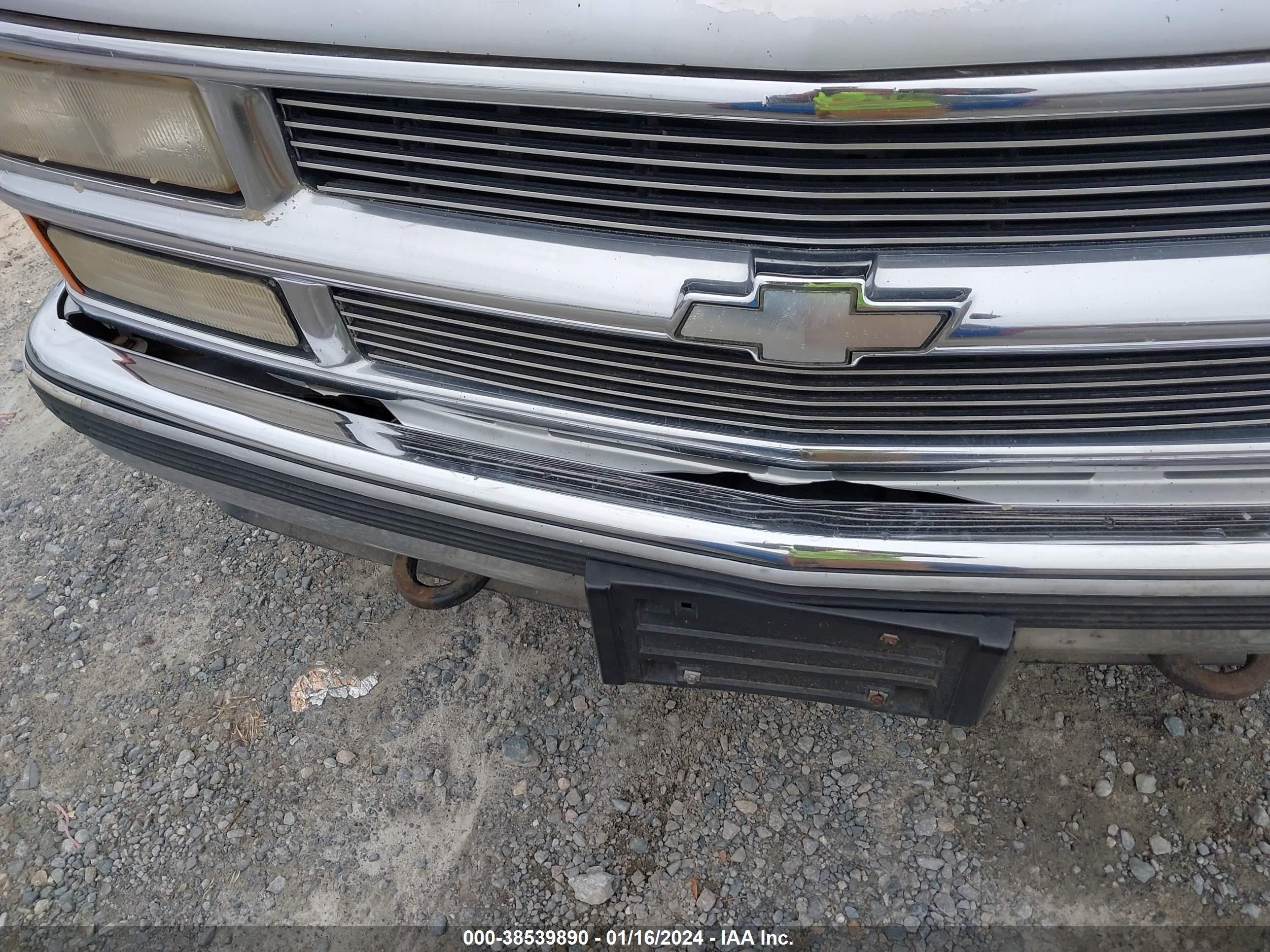 Photo 5 VIN: 1GNEK13R9VJ341857 - CHEVROLET TAHOE 