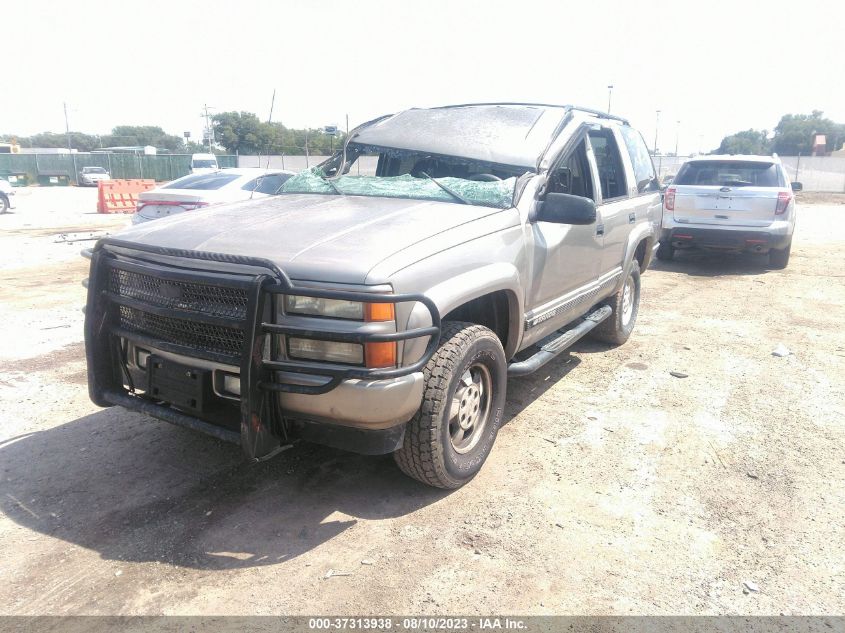 Photo 1 VIN: 1GNEK13R9YR211258 - CHEVROLET TAHOE 