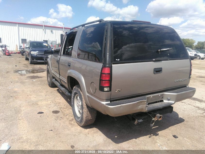 Photo 2 VIN: 1GNEK13R9YR211258 - CHEVROLET TAHOE 