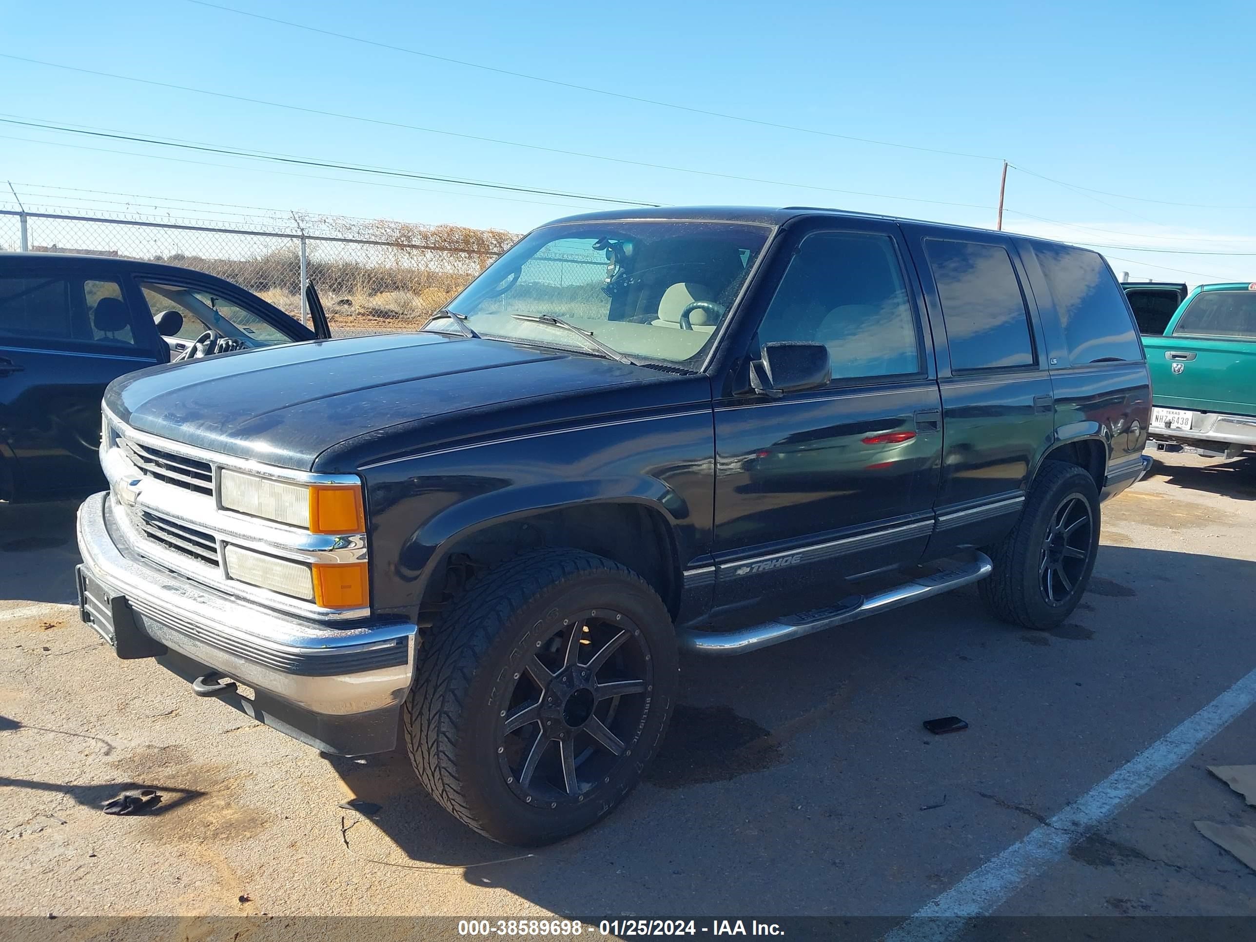 Photo 1 VIN: 1GNEK13RXXJ522713 - CHEVROLET TAHOE 