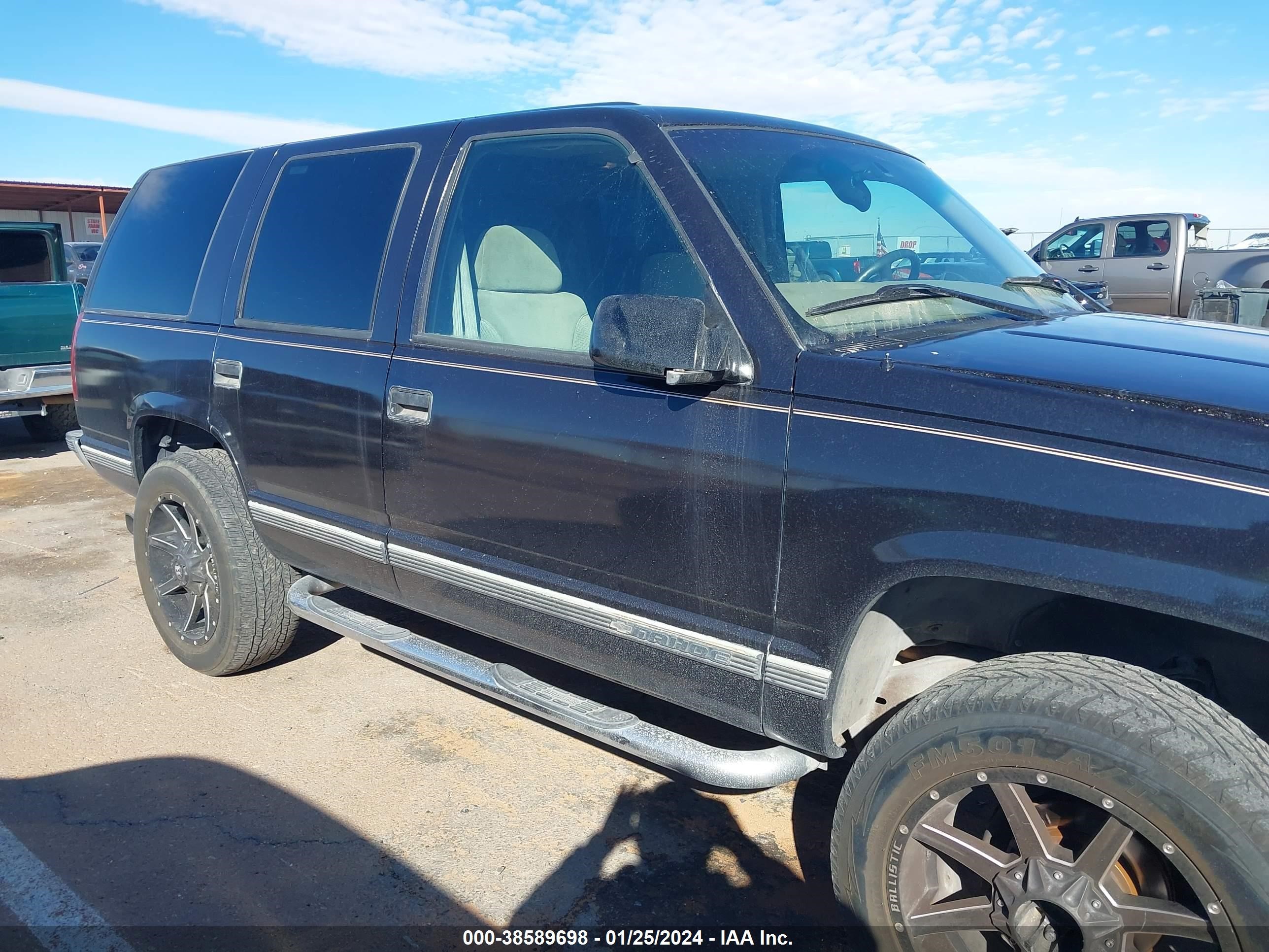 Photo 5 VIN: 1GNEK13RXXJ522713 - CHEVROLET TAHOE 