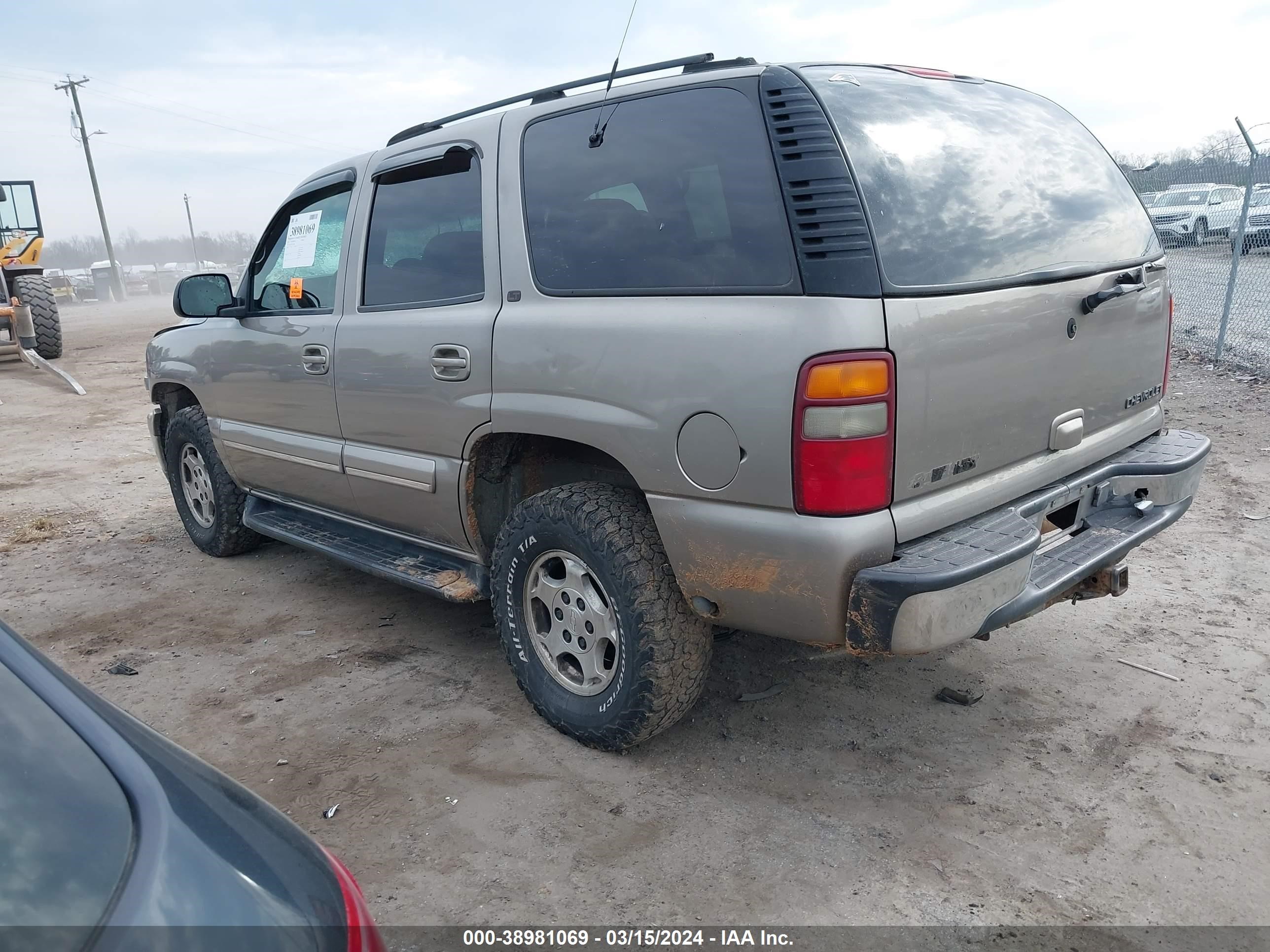 Photo 2 VIN: 1GNEK13T01J115888 - CHEVROLET TAHOE 