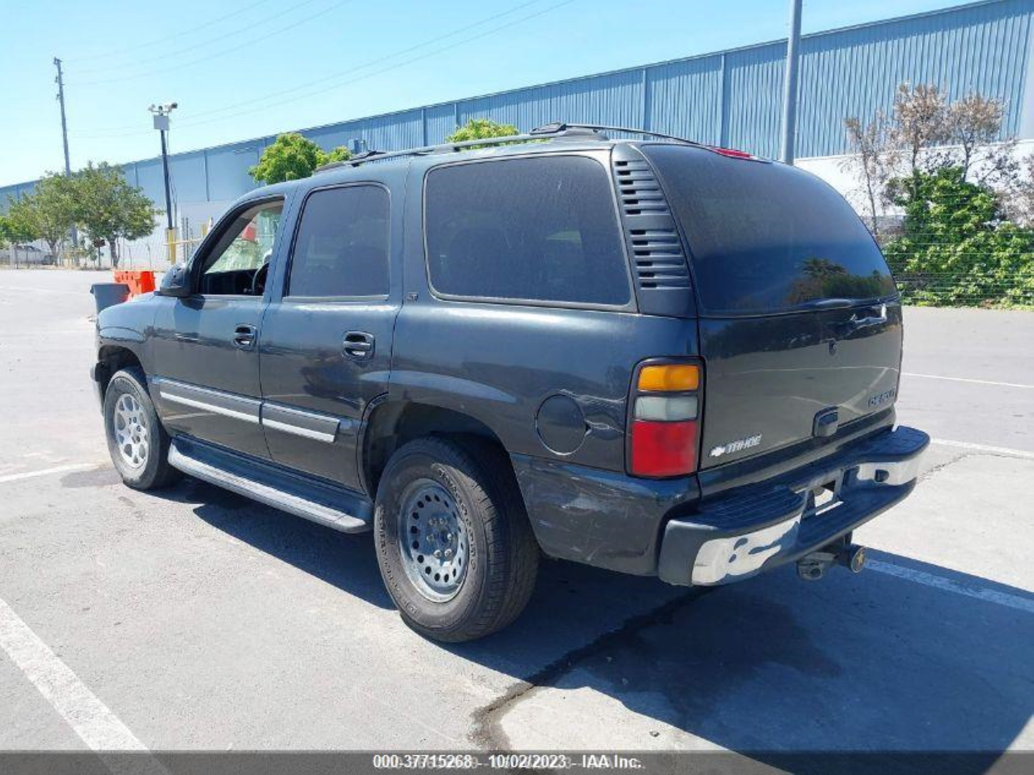 Photo 2 VIN: 1GNEK13T04J282093 - CHEVROLET TAHOE 