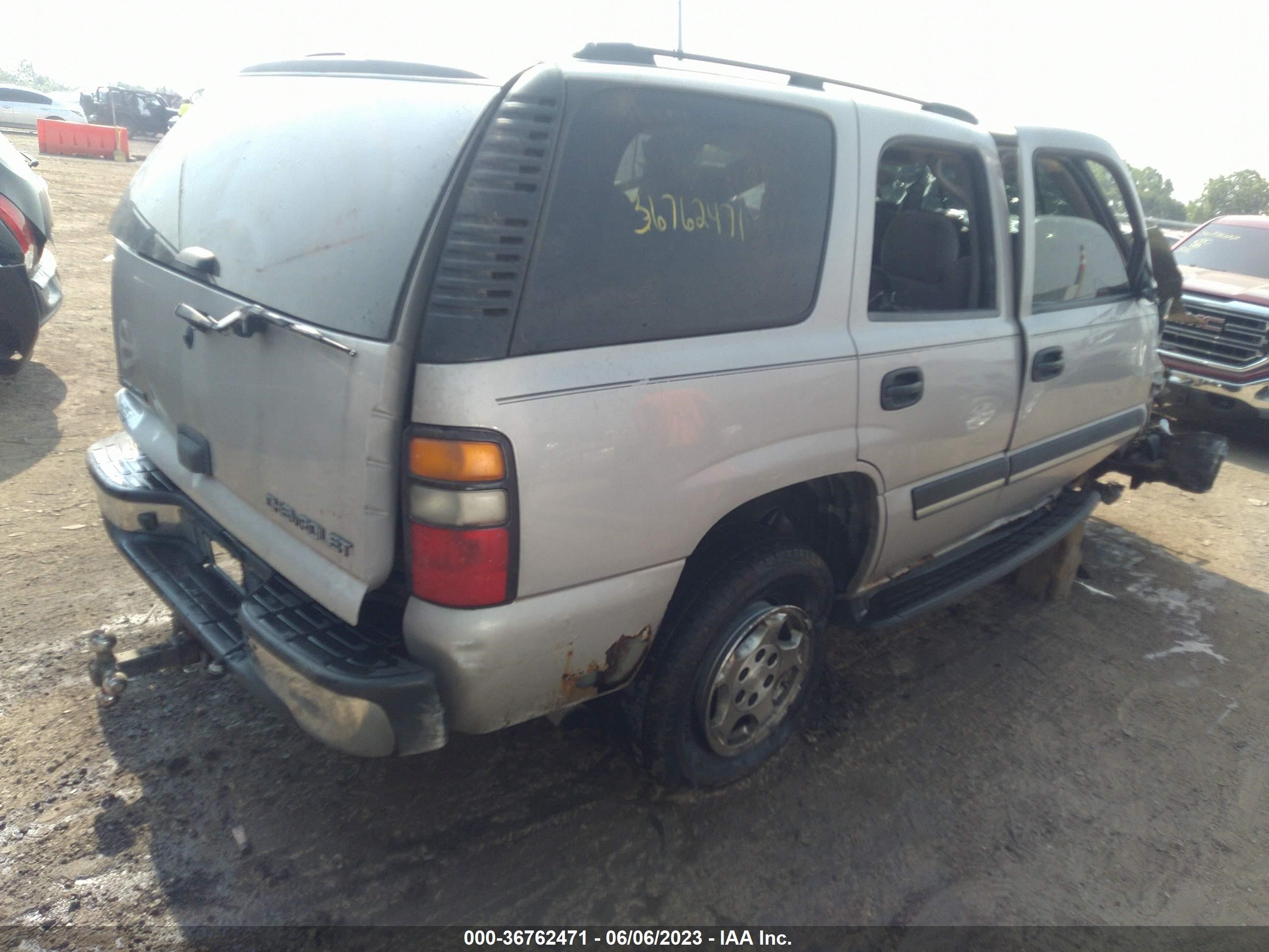 Photo 3 VIN: 1GNEK13T05J245191 - CHEVROLET TAHOE 