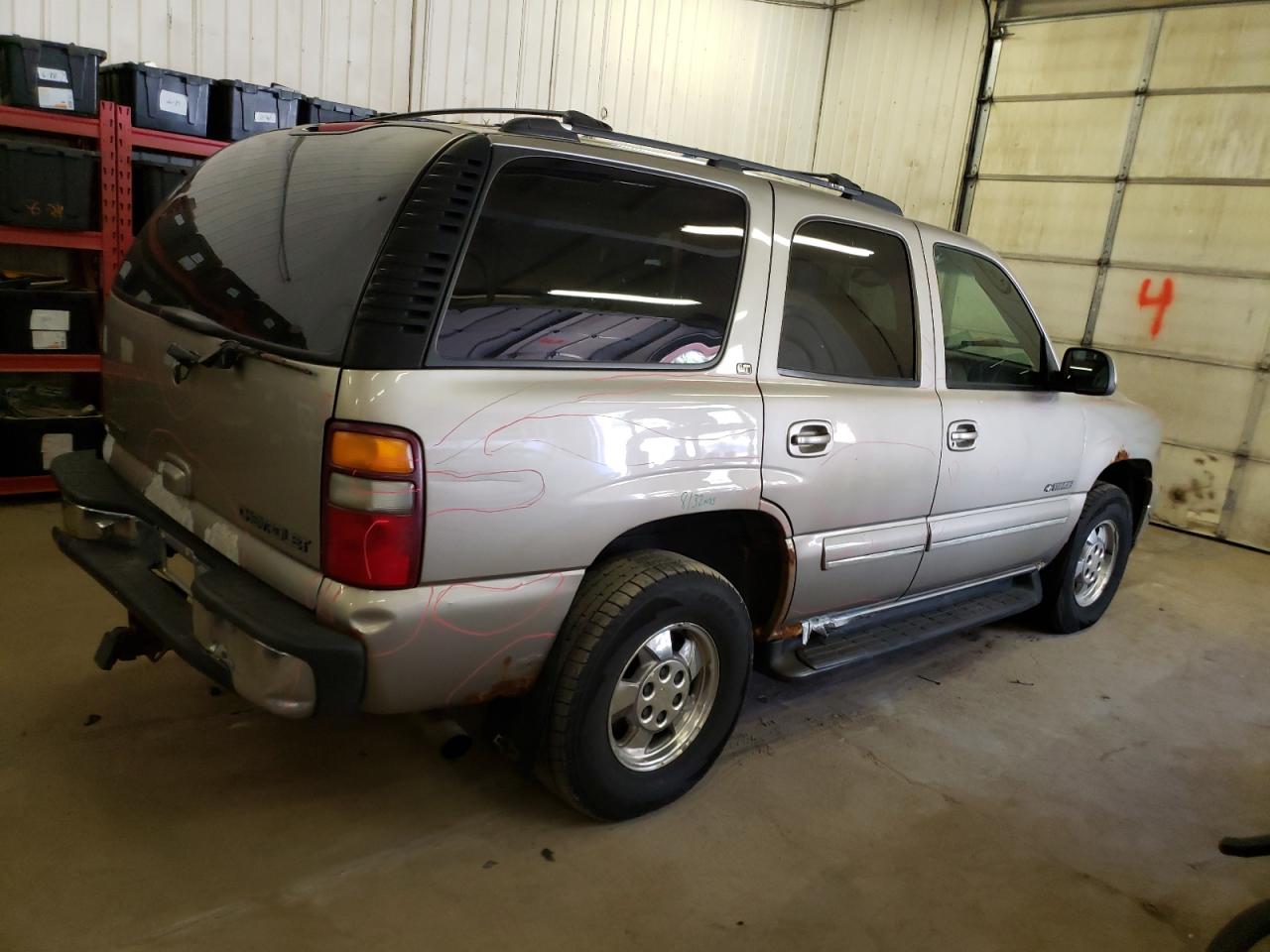 Photo 2 VIN: 1GNEK13T0YJ175129 - CHEVROLET TAHOE 