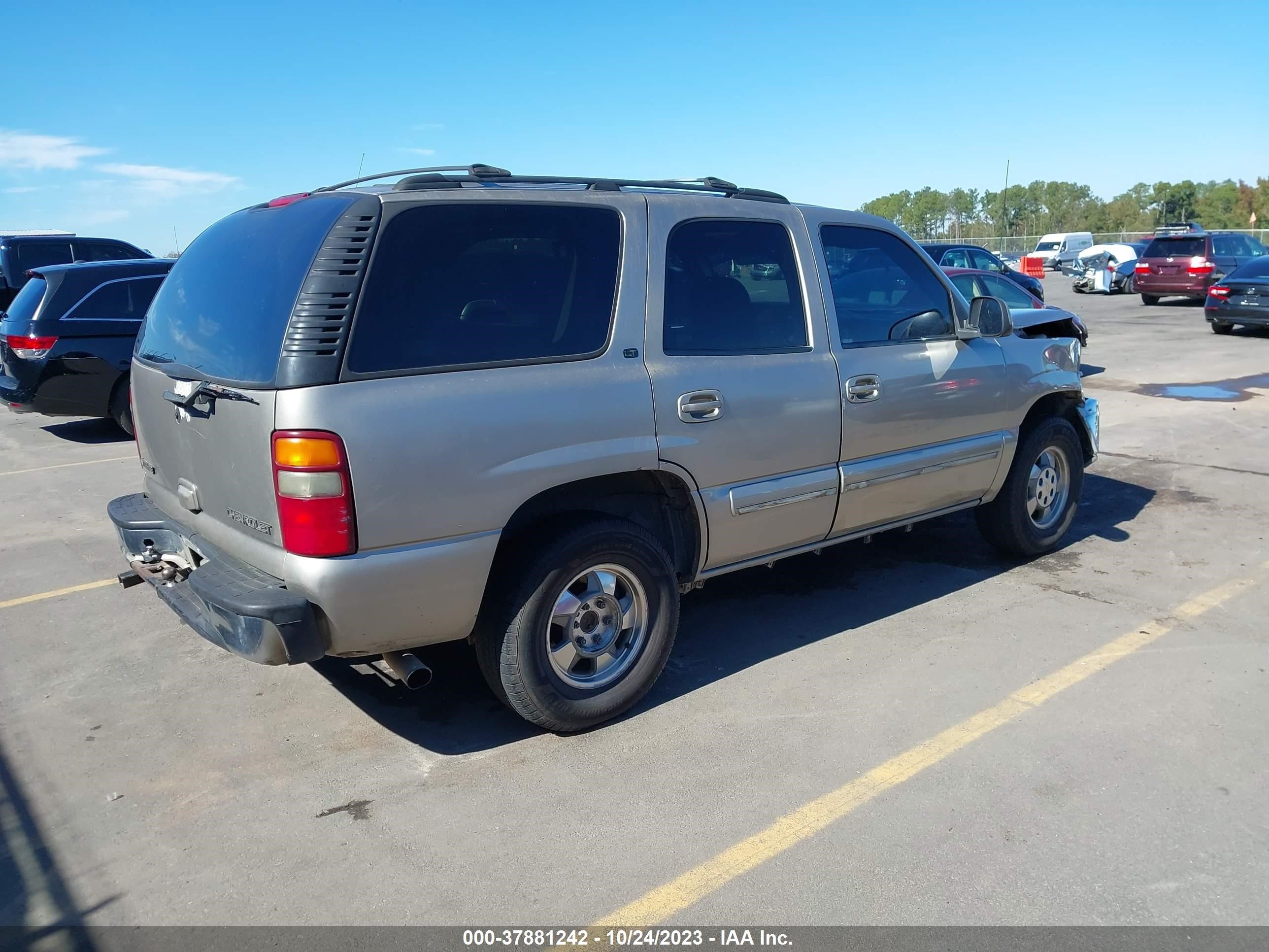 Photo 3 VIN: 1GNEK13T1YJ158596 - CHEVROLET TAHOE 