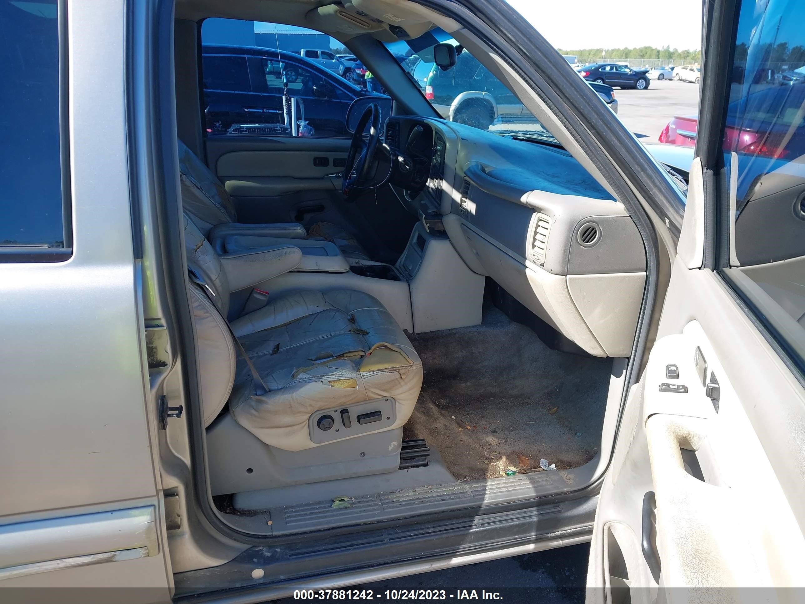 Photo 4 VIN: 1GNEK13T1YJ158596 - CHEVROLET TAHOE 